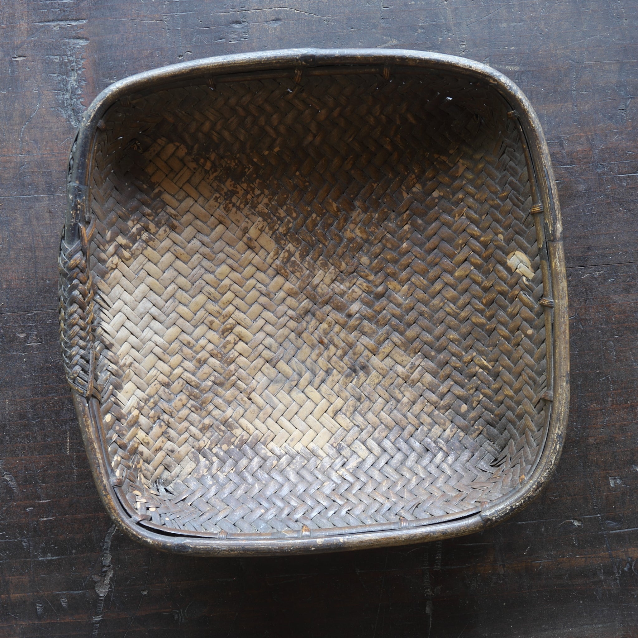 BANDEJA DE CESTA PLANA DE BAMBÚ, Período Edo(1603–1867 d. C.)