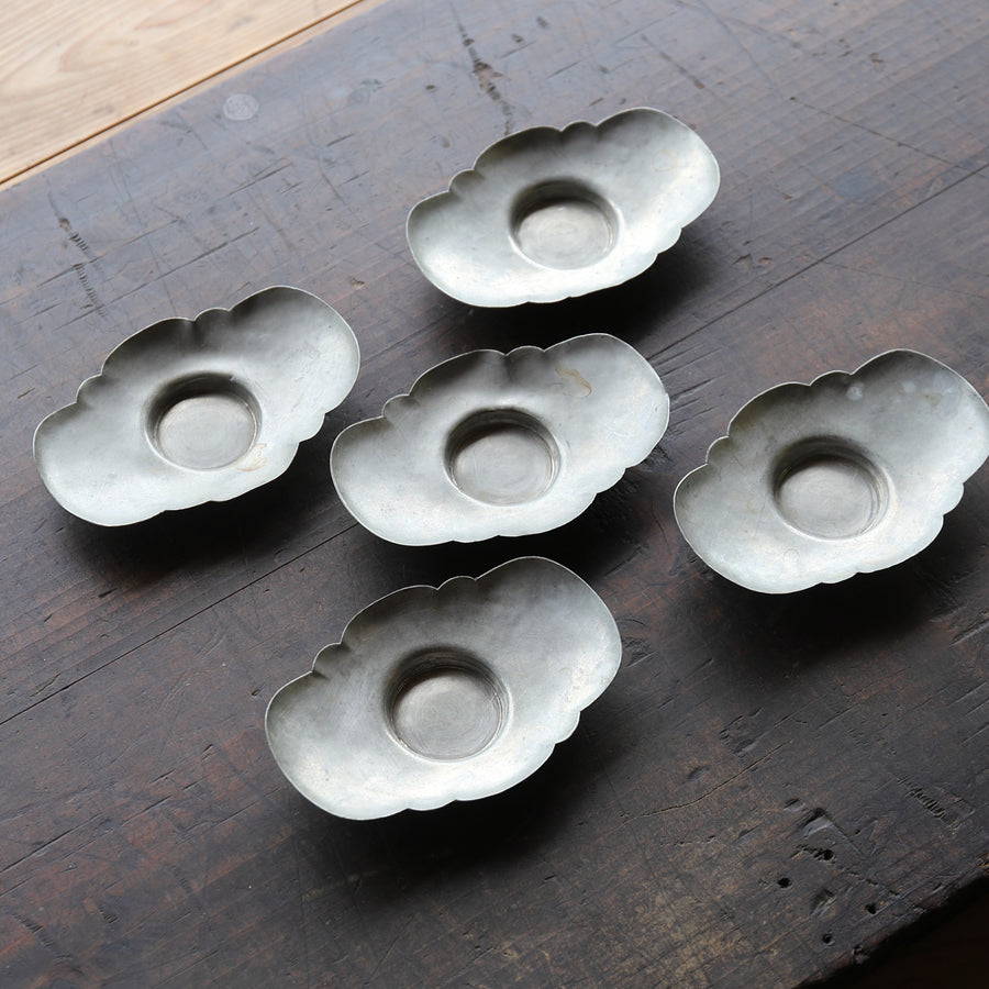 ALTE BLÜTENFÖRMIGE ZINNERNE UNTERTASSE, Gemarkt, 5er-set, Qing-Dynastie(1616–1911 n. Chr.)