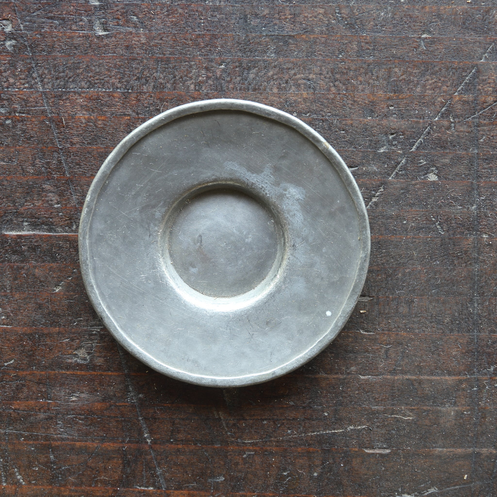 PLATILLO REDONDO DE ESTAÑO VIEJO, Marcado, con caja, juego de 5, Dinastía Qing(1616–1911 d. C.)