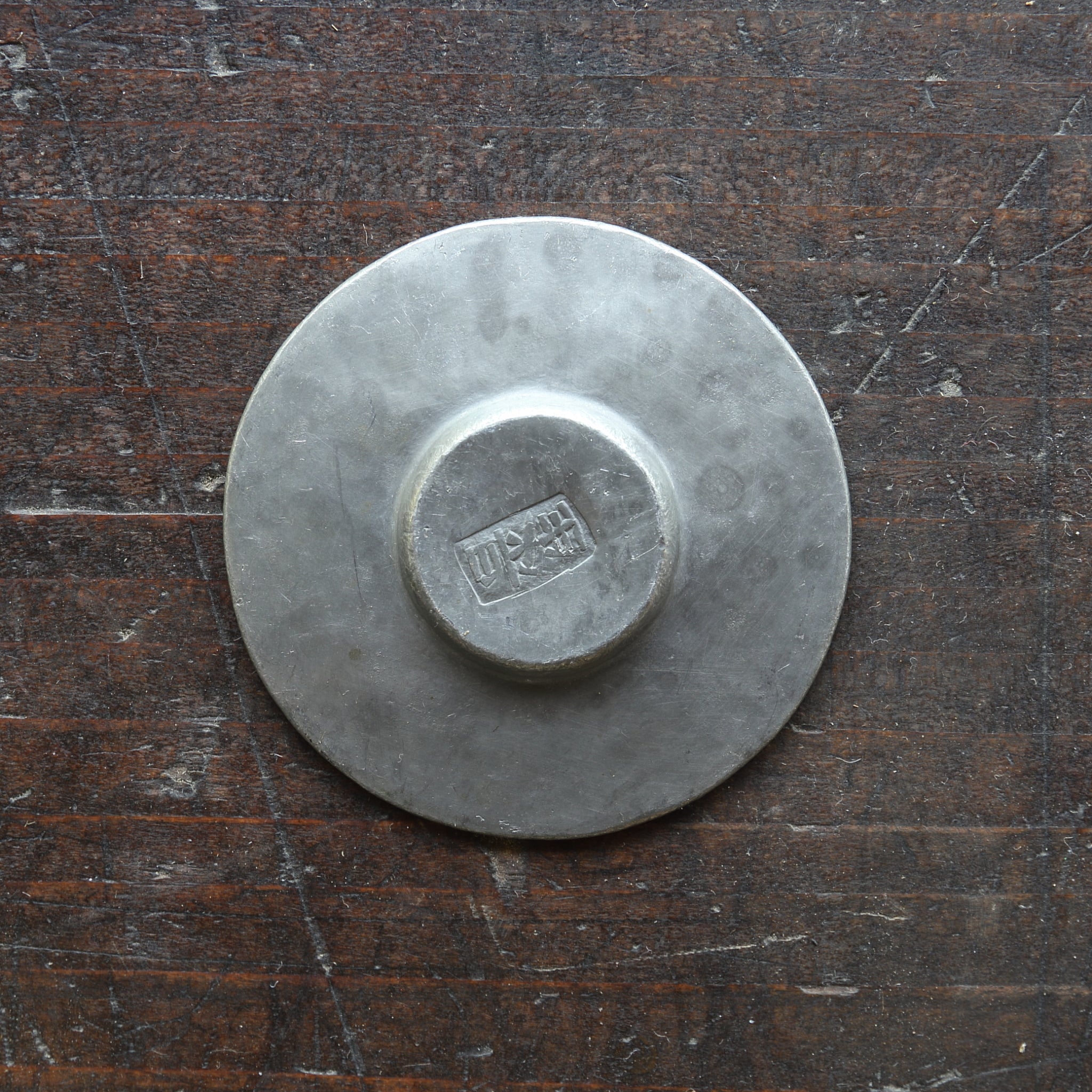 PLATILLO REDONDO DE ESTAÑO VIEJO, Marcado, con caja, juego de 5, Dinastía Qing(1616–1911 d. C.)