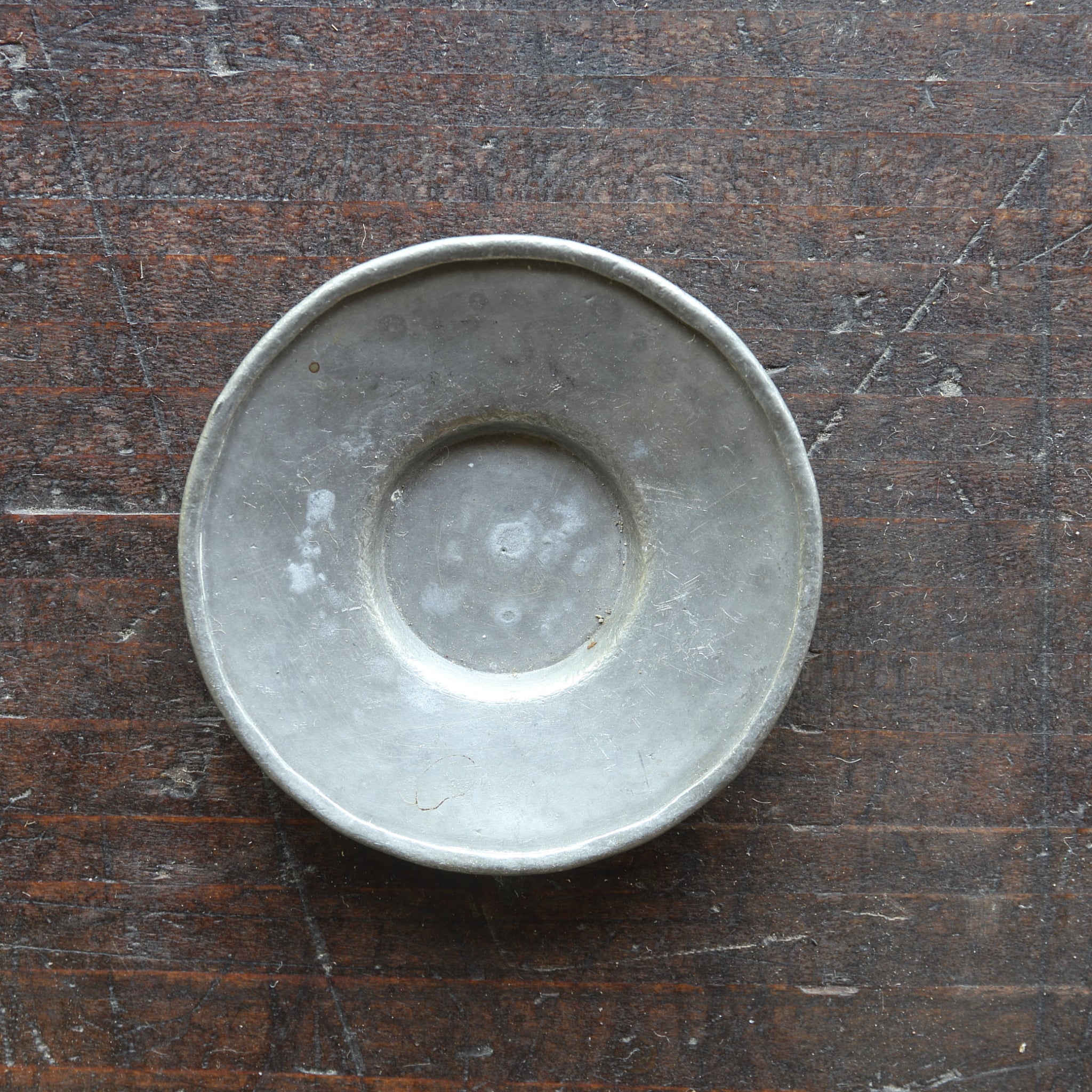 PLATILLO REDONDO DE ESTAÑO VIEJO, Marcado, con caja, juego de 5, Dinastía Qing(1616–1911 d. C.)