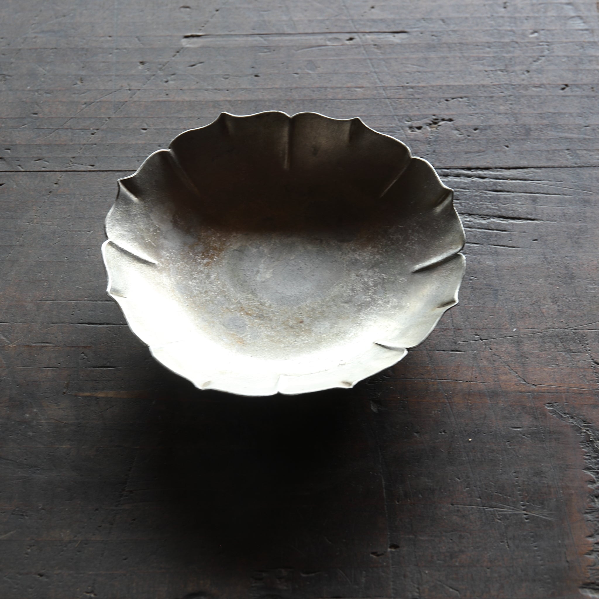 OLD LOBED-FLOWER-SHAPED TIN TEAPOT STAND, Qing Dynasty(1616–1911CE)