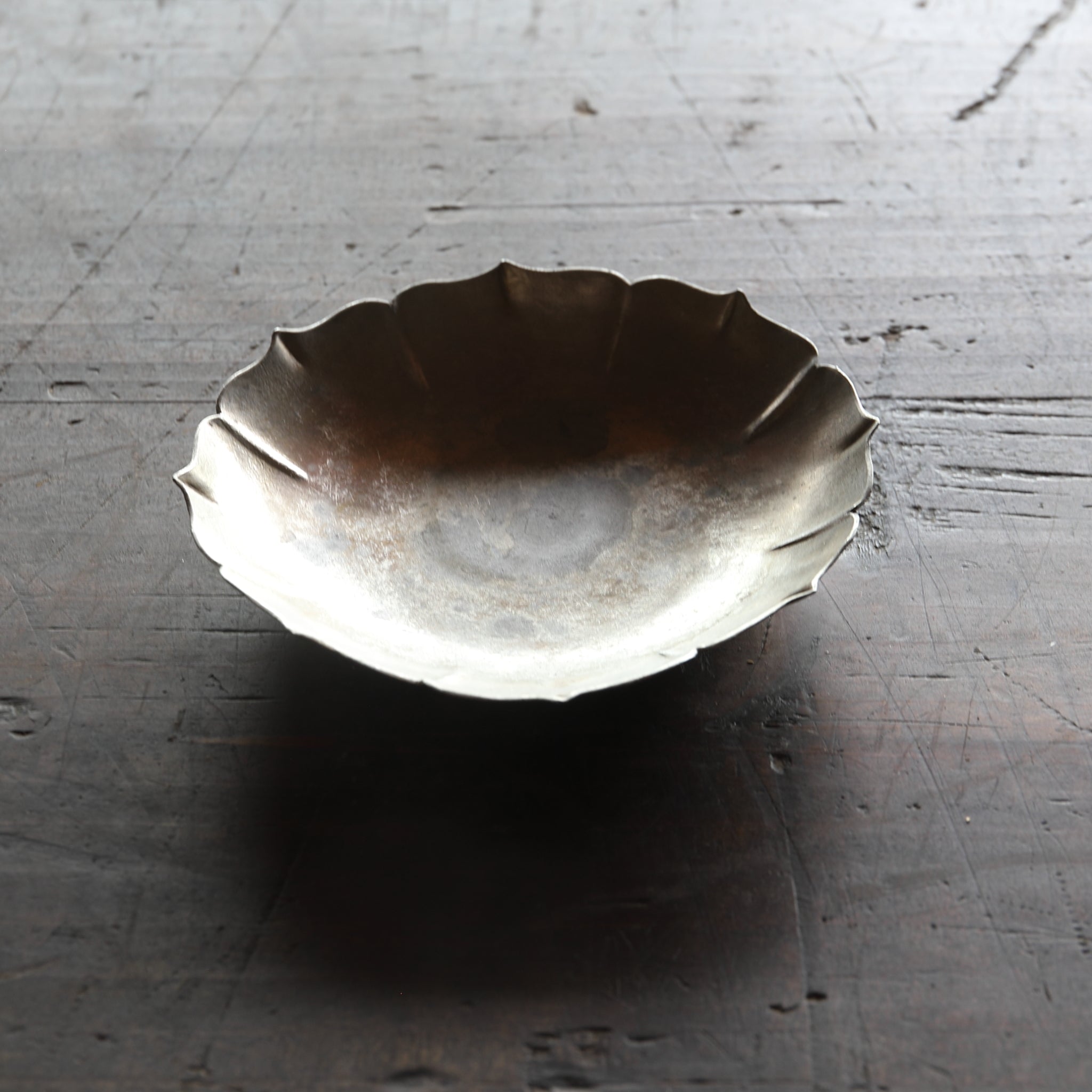 OLD LOBED-FLOWER-SHAPED TIN TEAPOT STAND, Qing Dynasty(1616–1911CE)