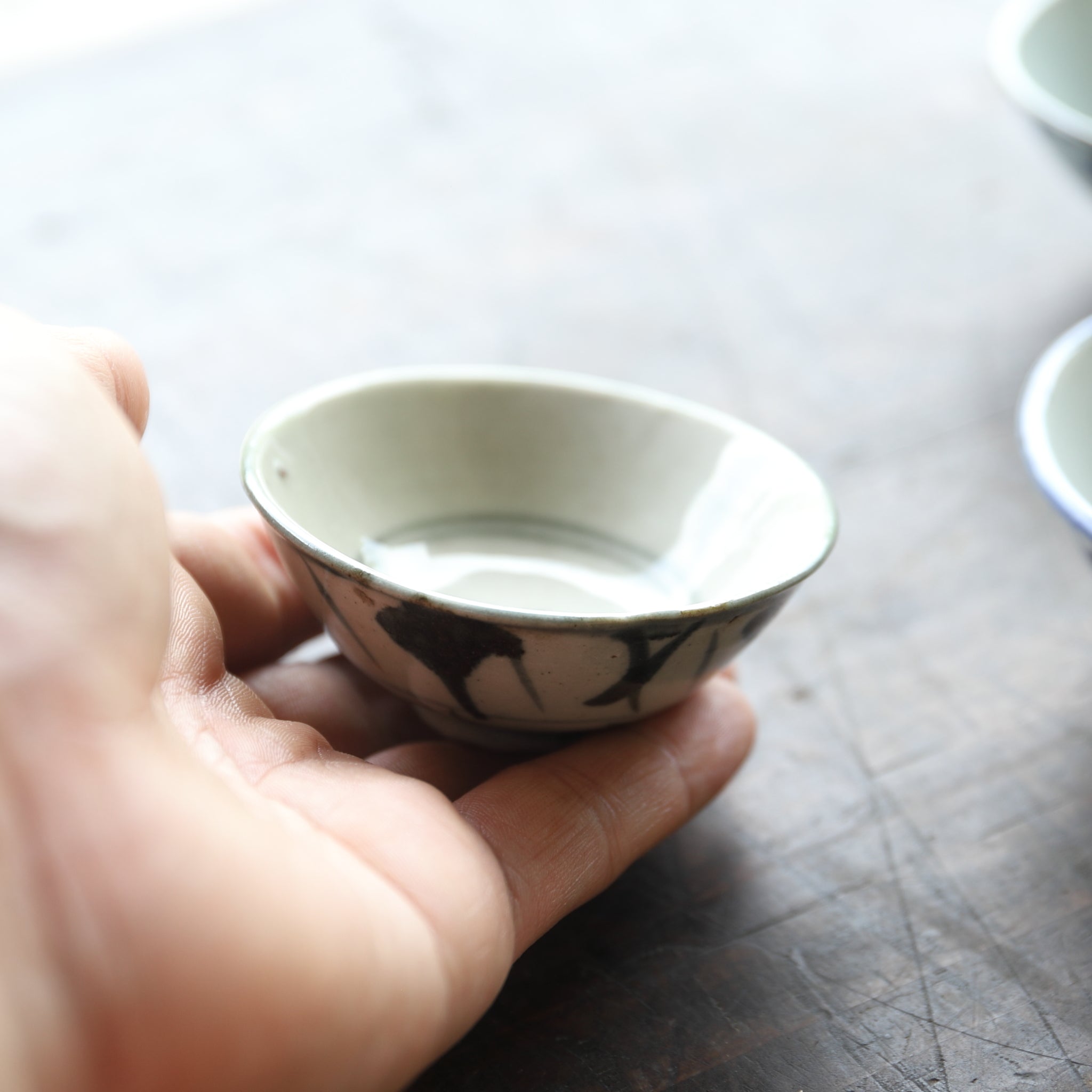 SENCHA-TEESCHALE, Unterglasurblaue mit Grasmuster, 5er-set, Qing-Dynastie(1616–1911 n. Chr.)