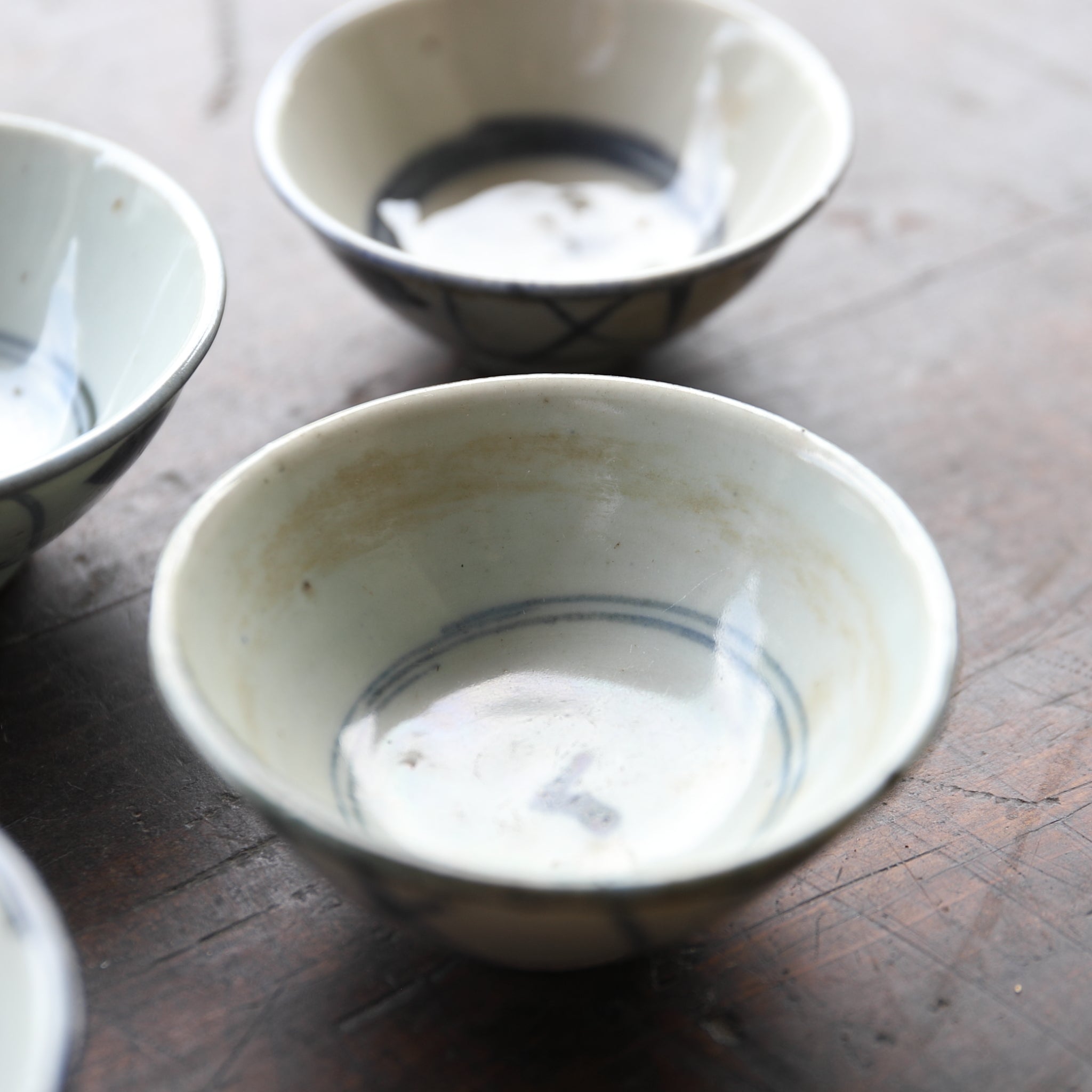 SENCHA-TEESCHALE, Unterglasurblaue mit Grasmuster, 5er-set, Qing-Dynastie(1616–1911 n. Chr.)