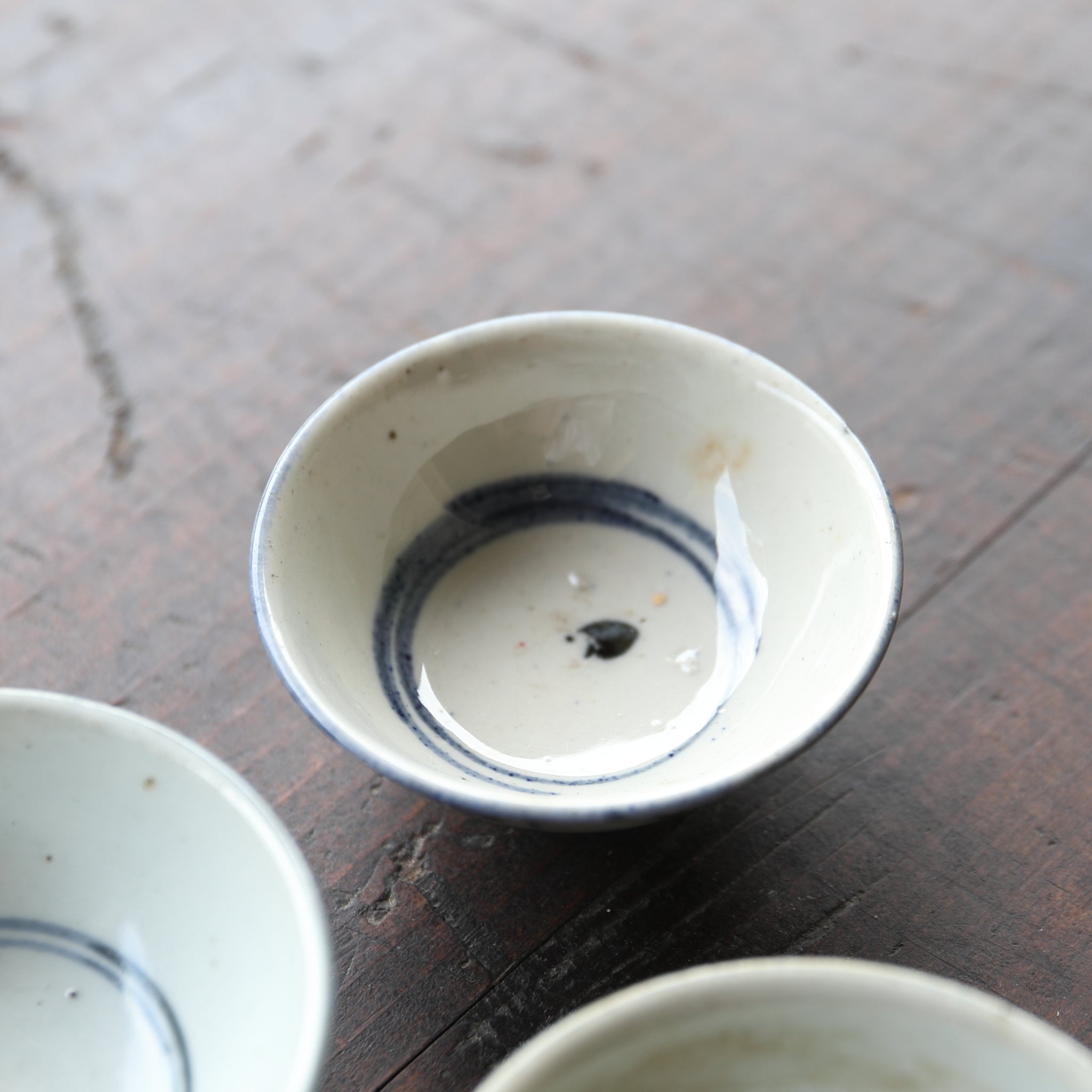 SENCHA-TEESCHALE, Unterglasurblaue mit Grasmuster, 5er-set, Qing-Dynastie(1616–1911 n. Chr.)