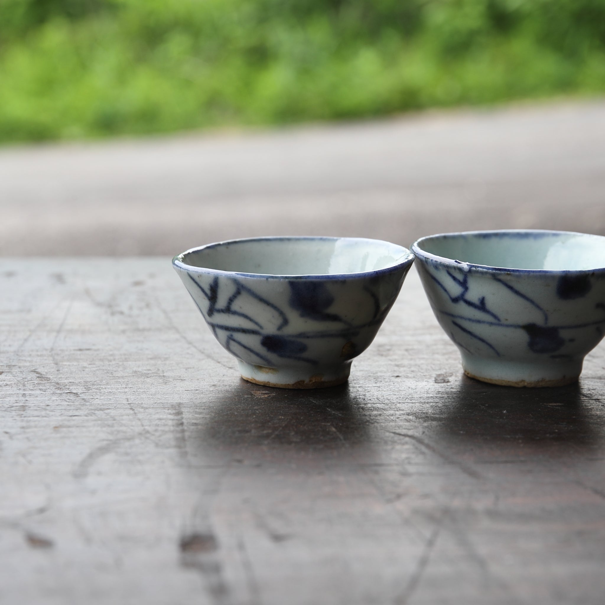 TAZA PARA SENCHA, Con azul bajo cubierta diseño de hierba, juego de 5, Dinastía Qing(1616–1911 d. C.)