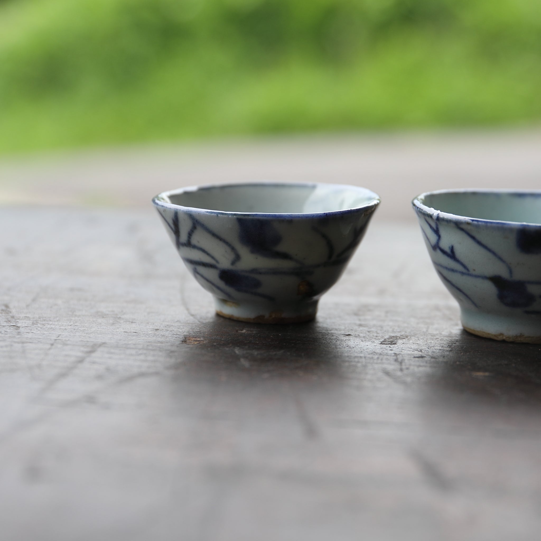 SENCHA-TEESCHALE, Unterglasurblaue mit Grasmuster, 5er-set, Qing-Dynastie(1616–1911 n. Chr.)