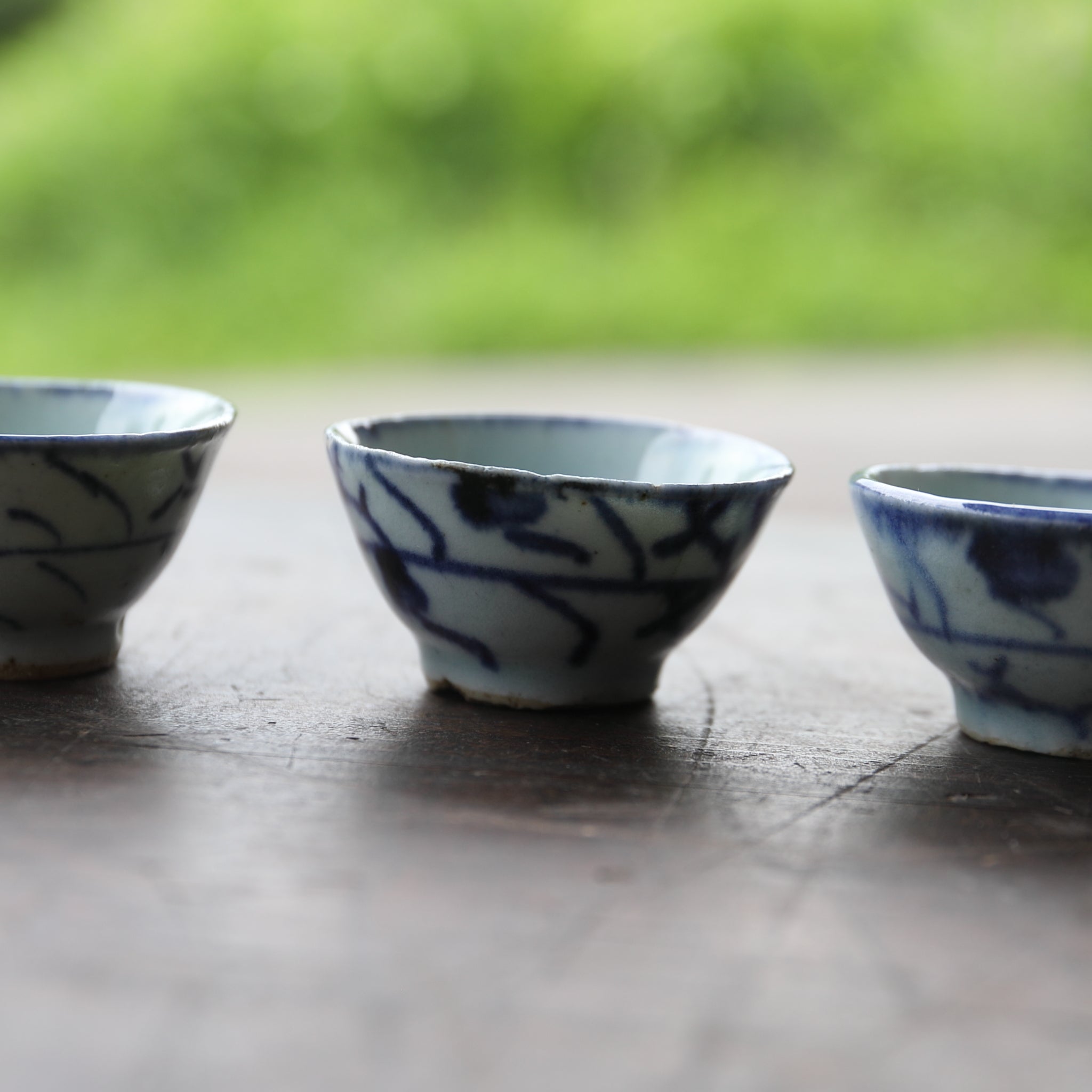 SENCHA-TEESCHALE, Unterglasurblaue mit Grasmuster, 5er-set, Qing-Dynastie(1616–1911 n. Chr.)