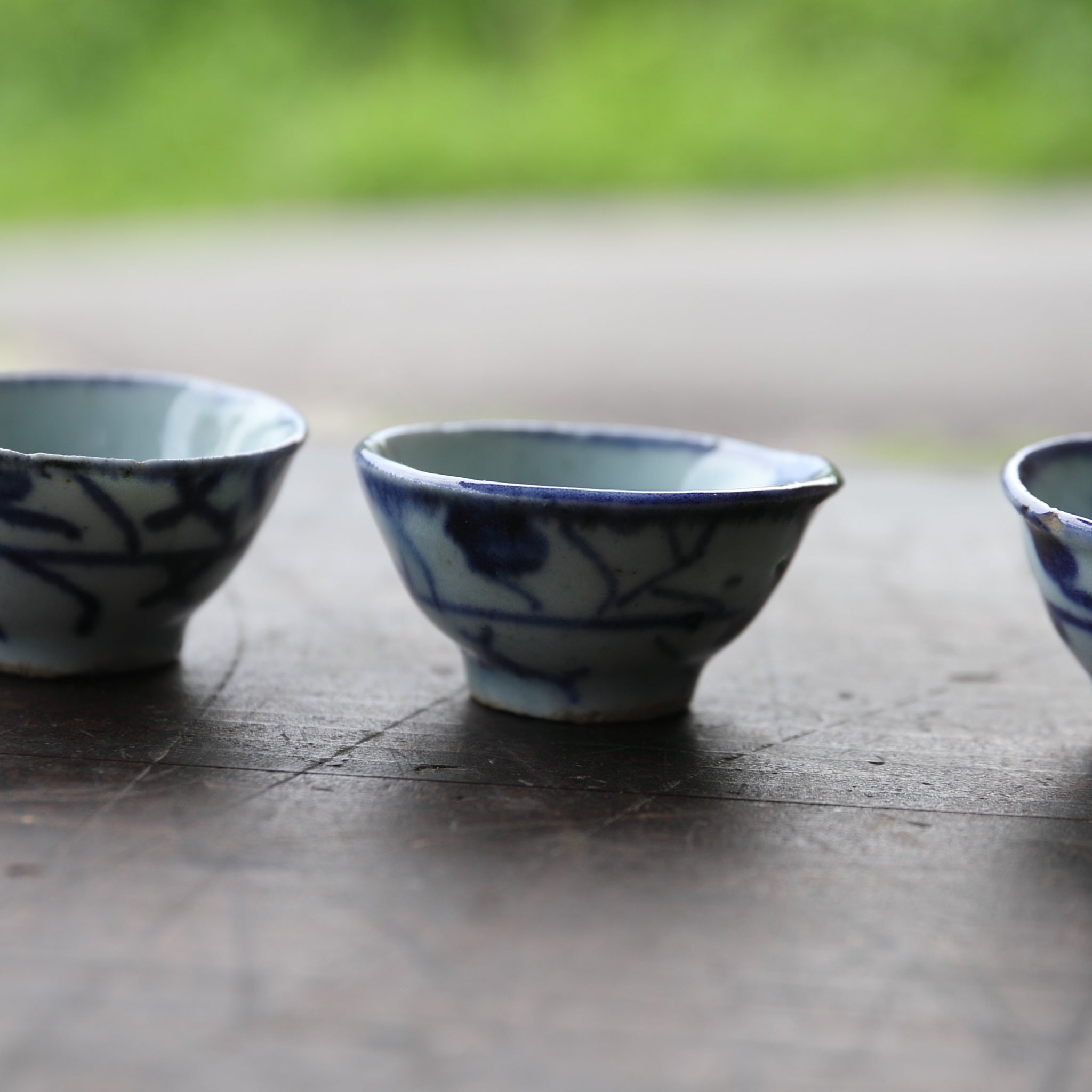 SENCHA-TEESCHALE, Unterglasurblaue mit Grasmuster, 5er-set, Qing-Dynastie(1616–1911 n. Chr.)