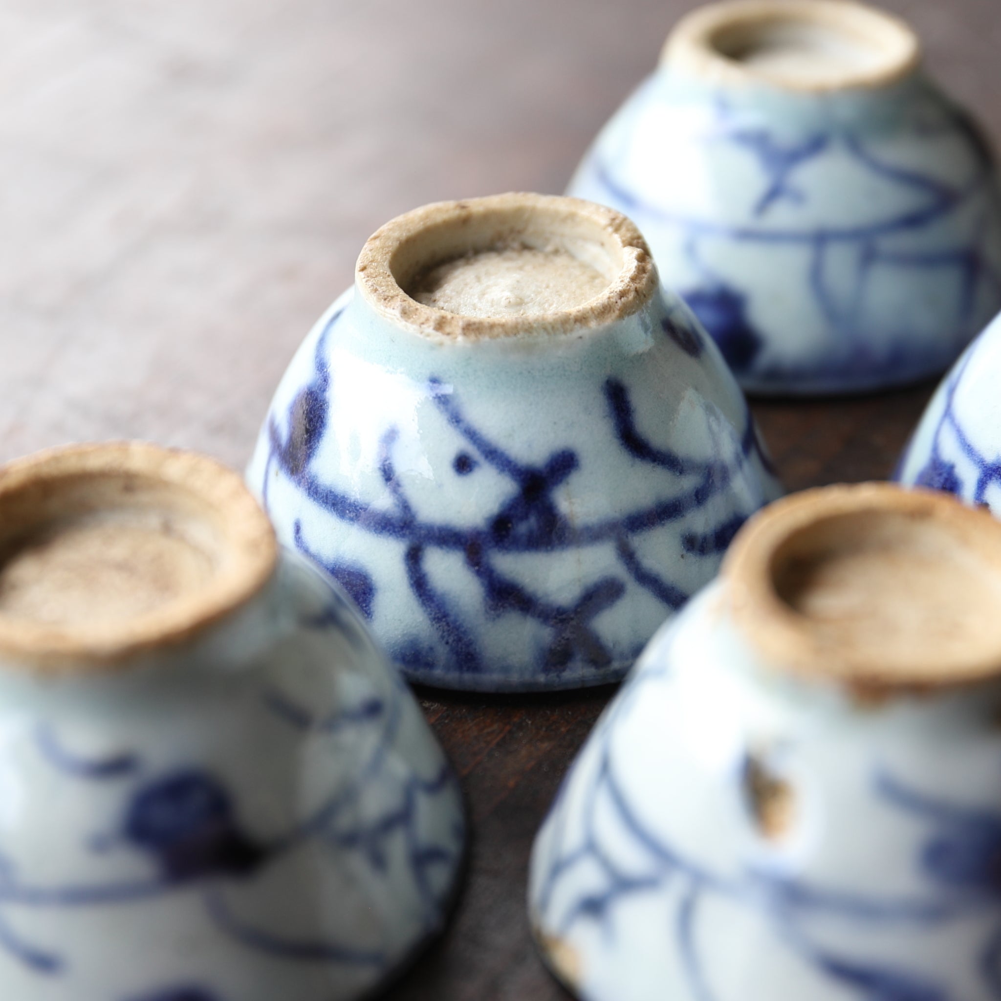 SENCHA-TEESCHALE, Unterglasurblaue mit Grasmuster, 5er-set, Qing-Dynastie(1616–1911 n. Chr.)