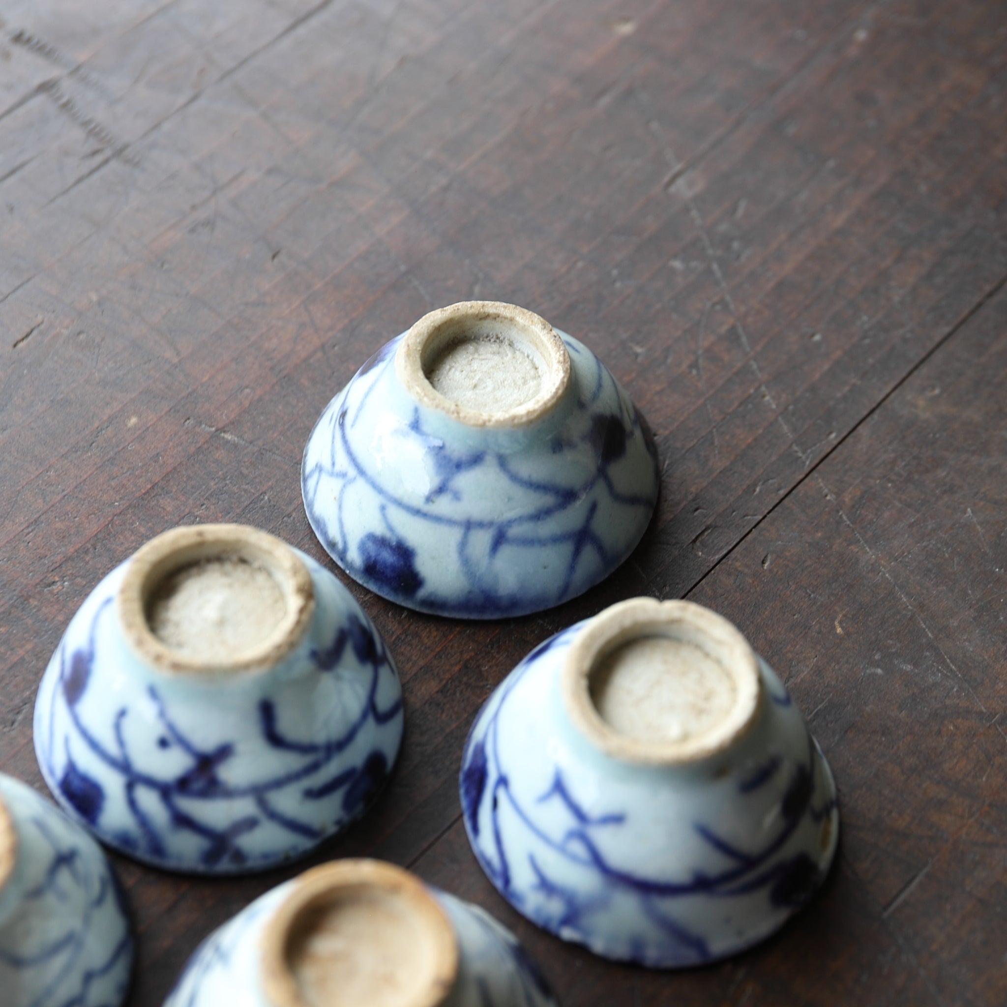 SENCHA-TEESCHALE, Unterglasurblaue mit Grasmuster, 5er-set, Qing-Dynastie(1616–1911 n. Chr.)