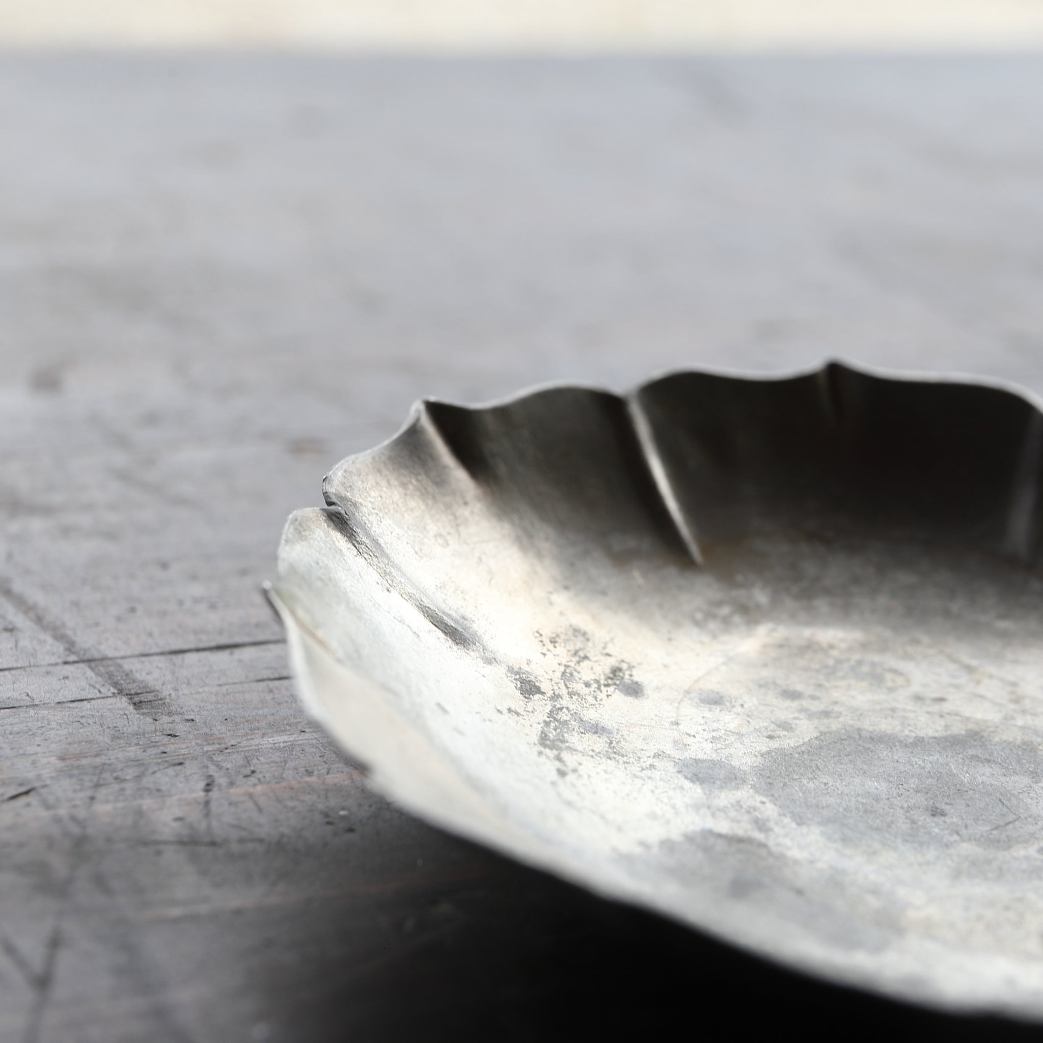 OLD LOBED-FLOWER-SHAPED TIN TEAPOT STAND, Qing Dynasty(1616–1911CE)