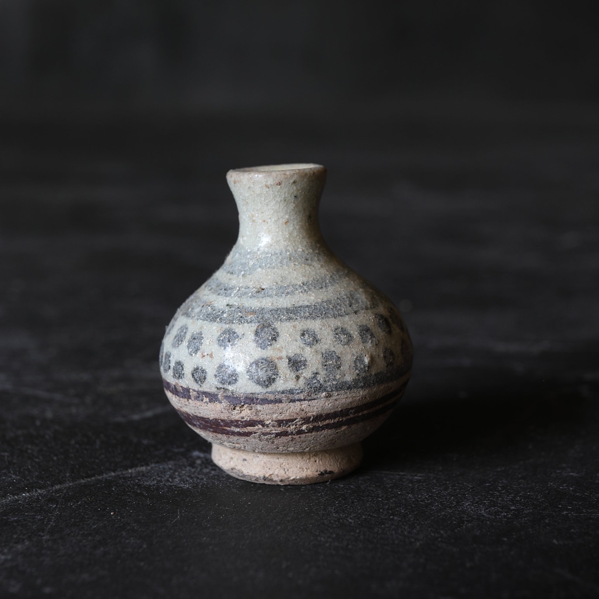 KLEINES GEFÄSS, Sawankhalok-Keramik, Mittelalter(12.–16. Jahrhundert)