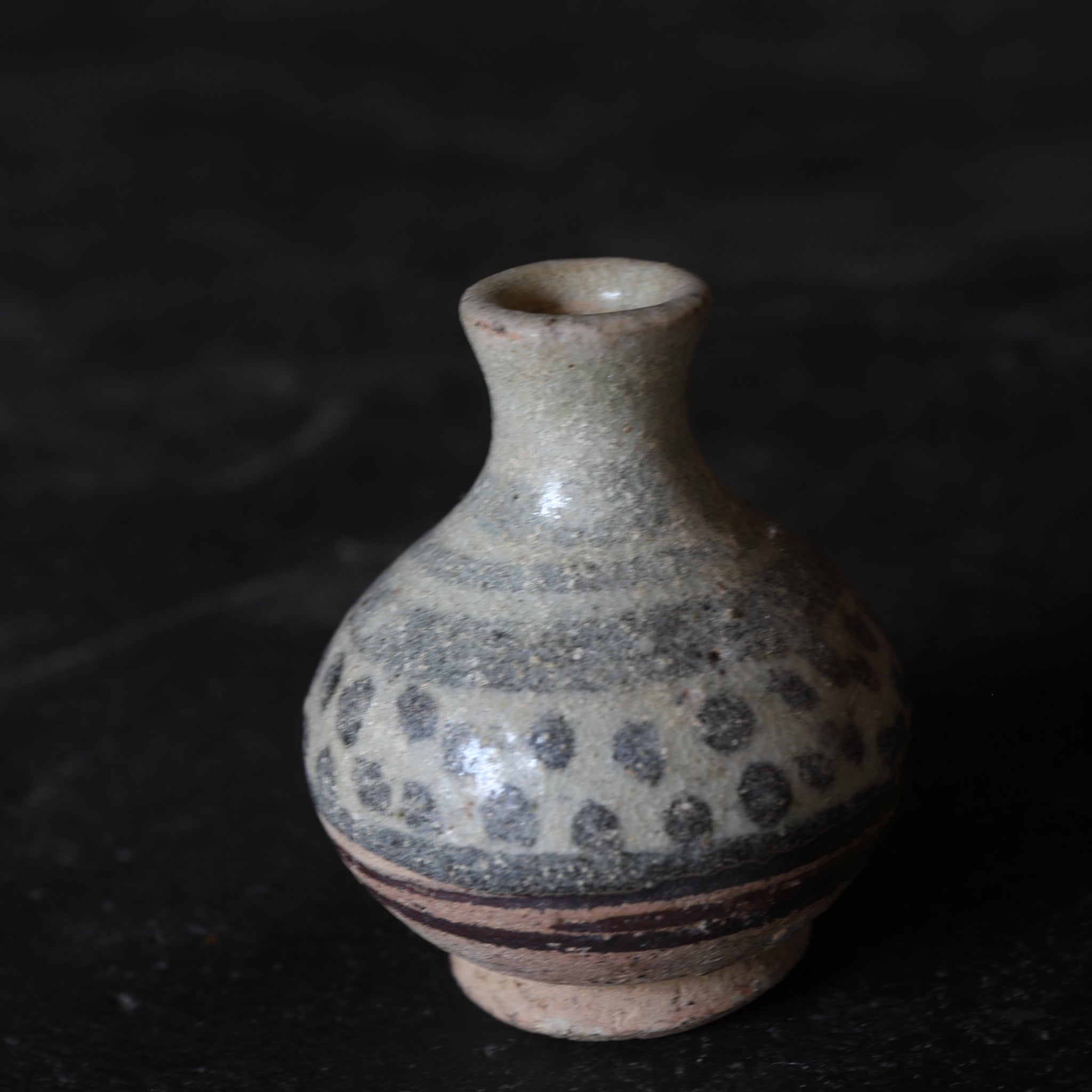 KLEINES GEFÄSS, Sawankhalok-Keramik, Mittelalter(12.–16. Jahrhundert)