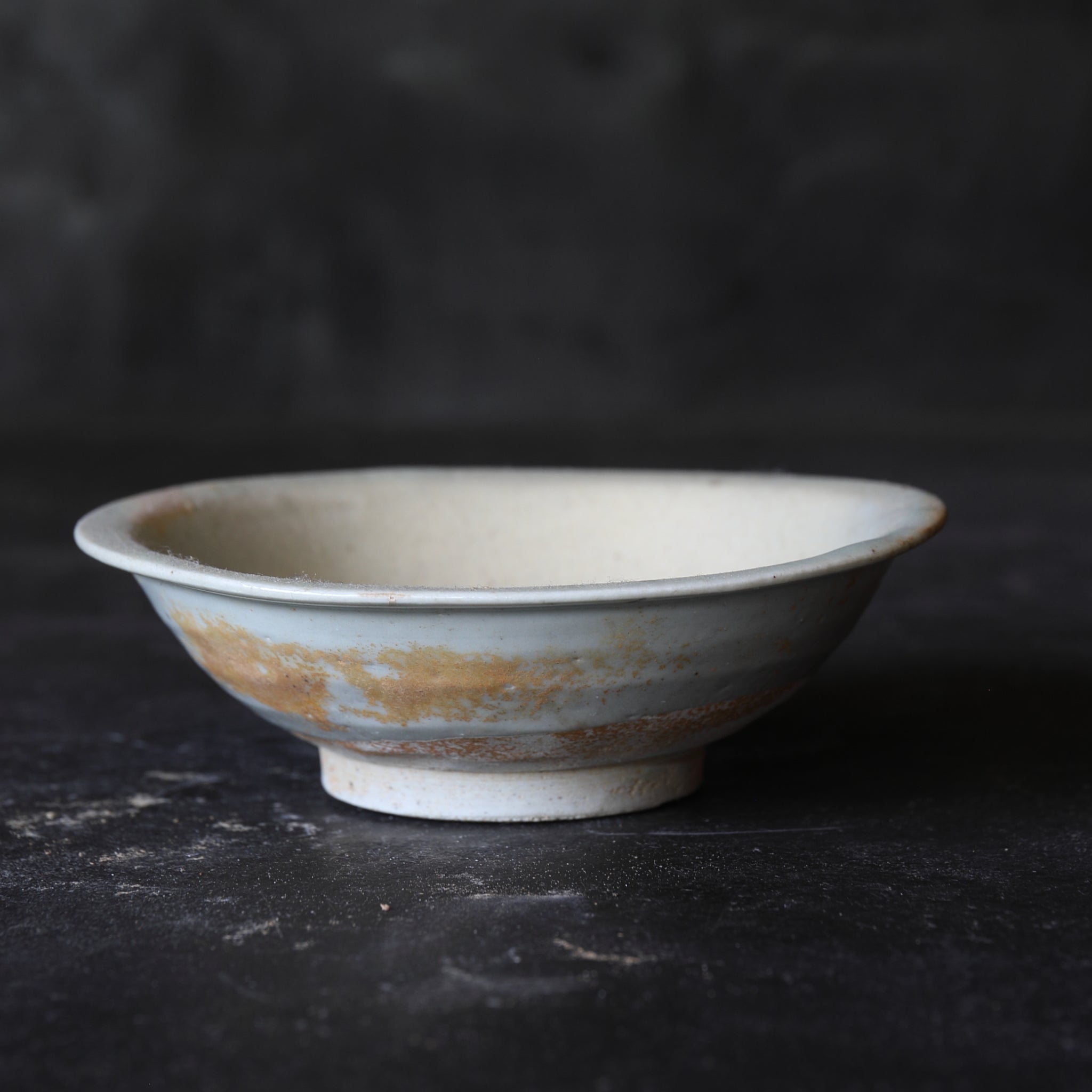 PLATO DE CELADÓN DE HORNO POPULAR ANTIGUO, Dinastía Yuan(1206–1368 d. C.)