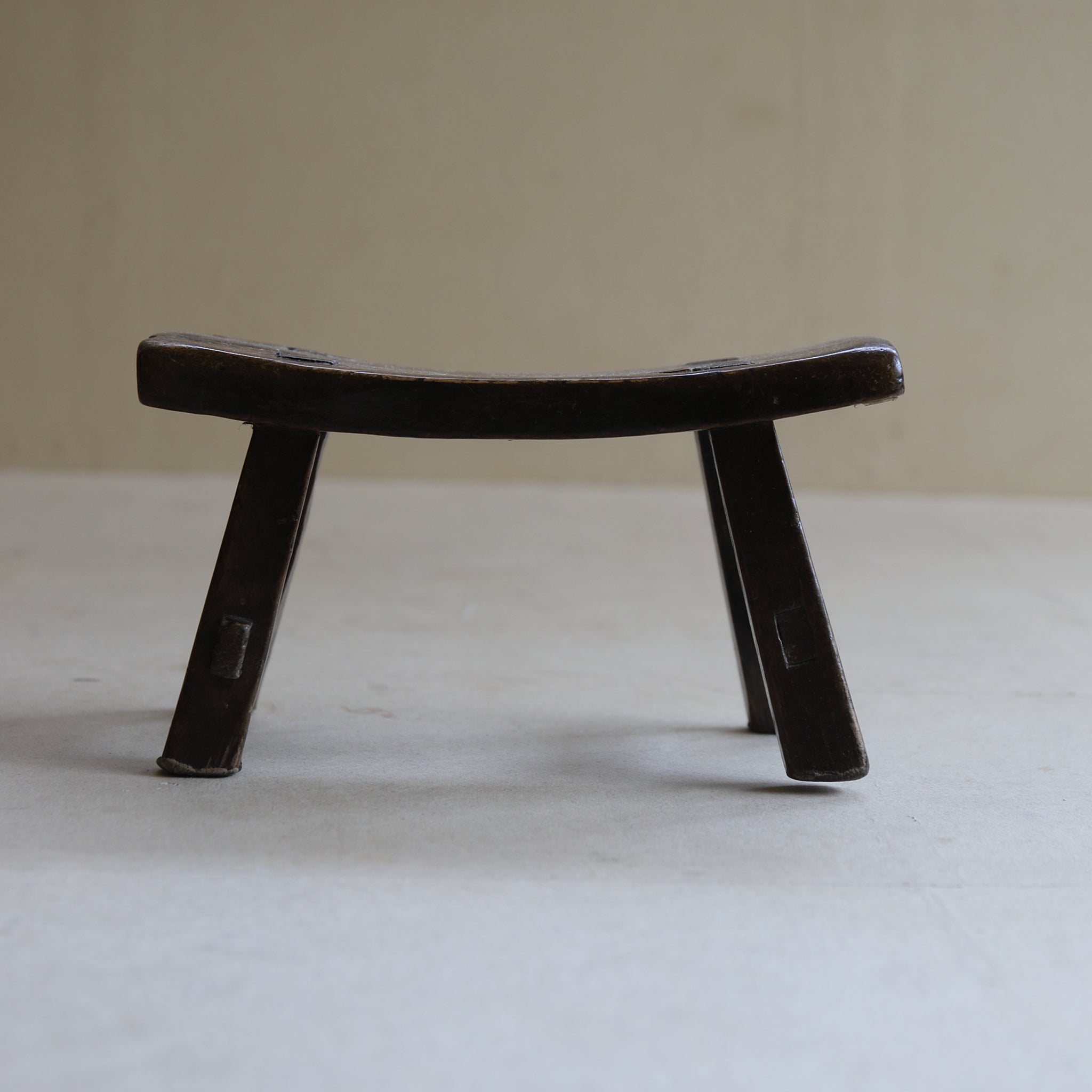ASIENTO DE MADERA, a, Dinastía Joseon(1392–1897 d. C.)