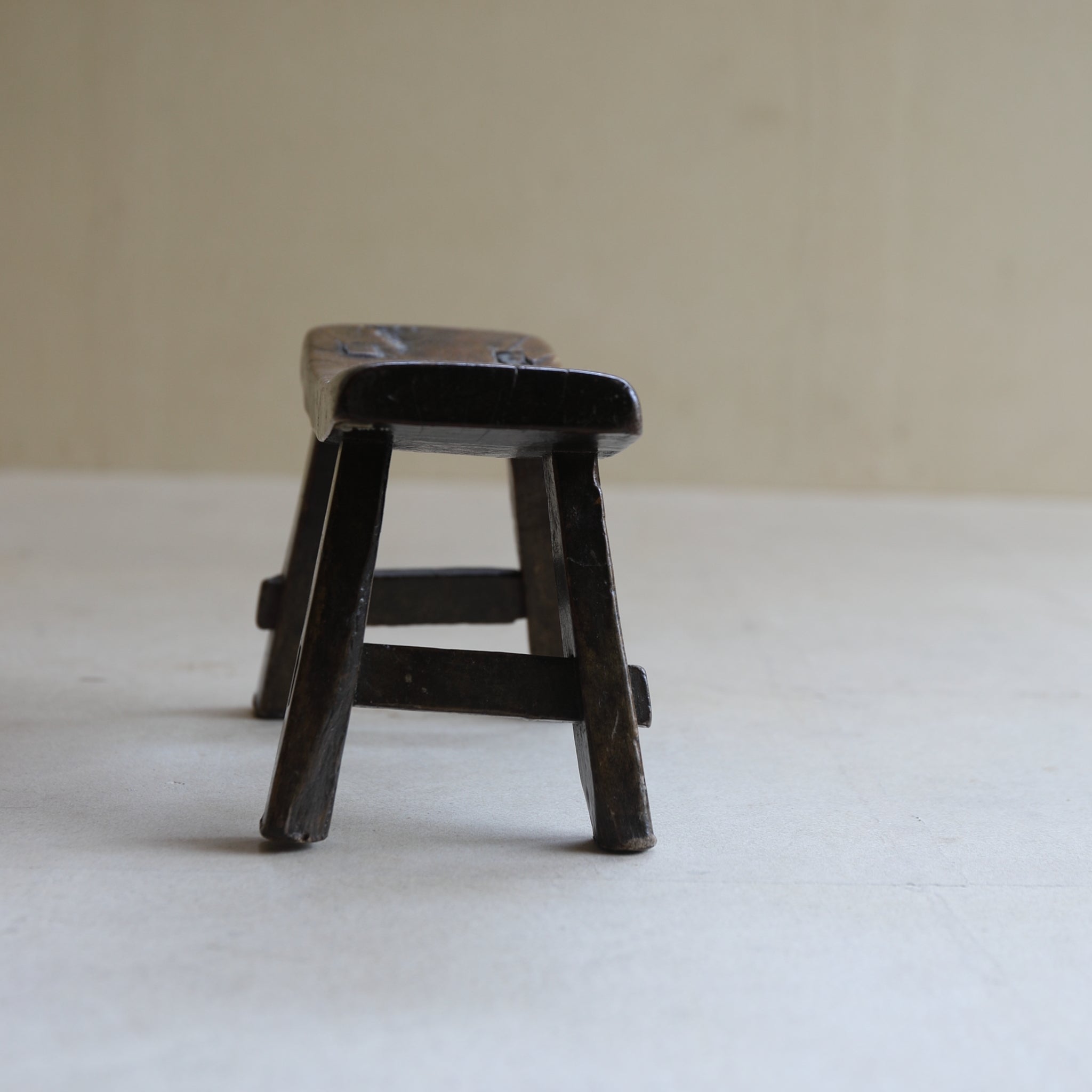 ASIENTO DE MADERA, a, Dinastía Joseon(1392–1897 d. C.)