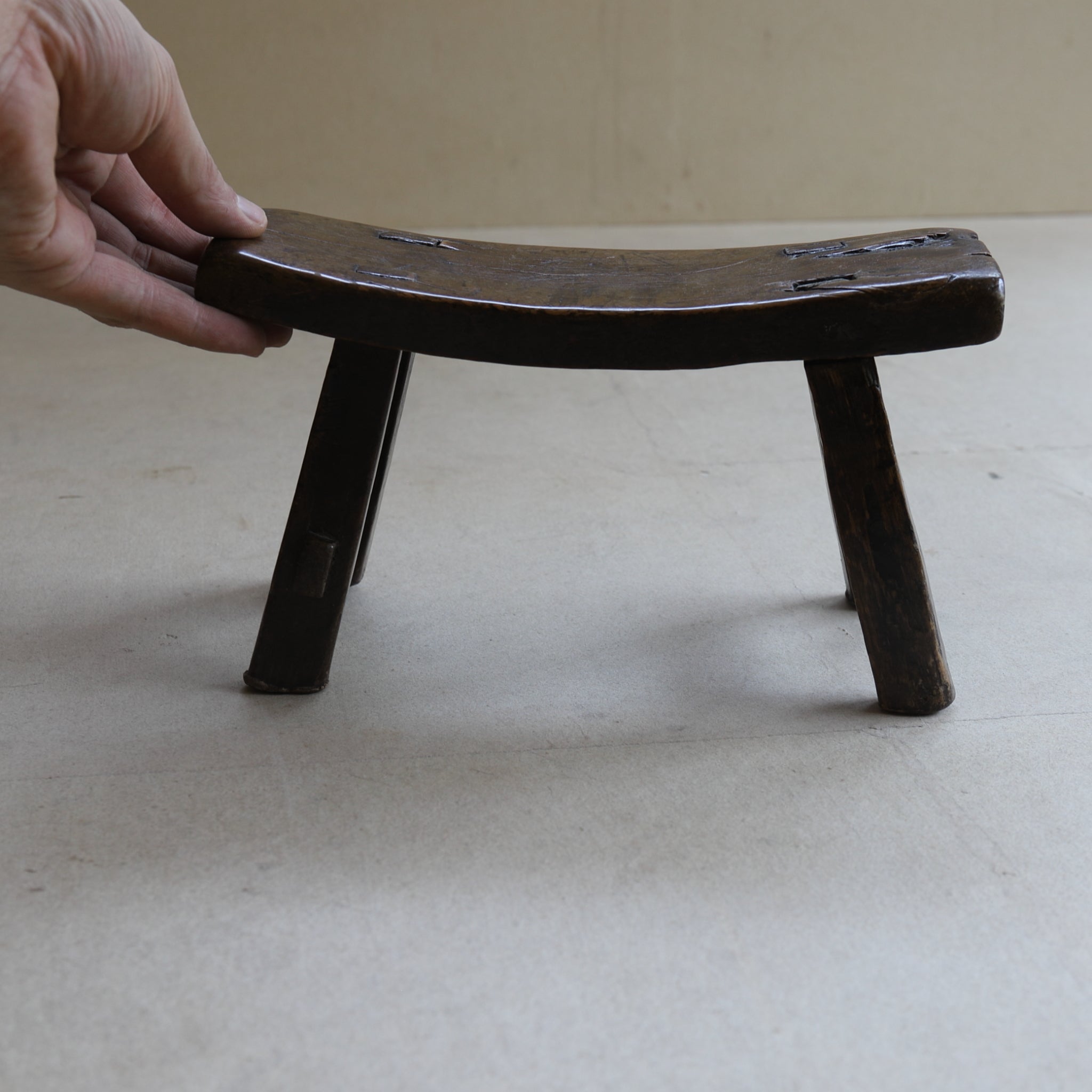 ASIENTO DE MADERA, a, Dinastía Joseon(1392–1897 d. C.)