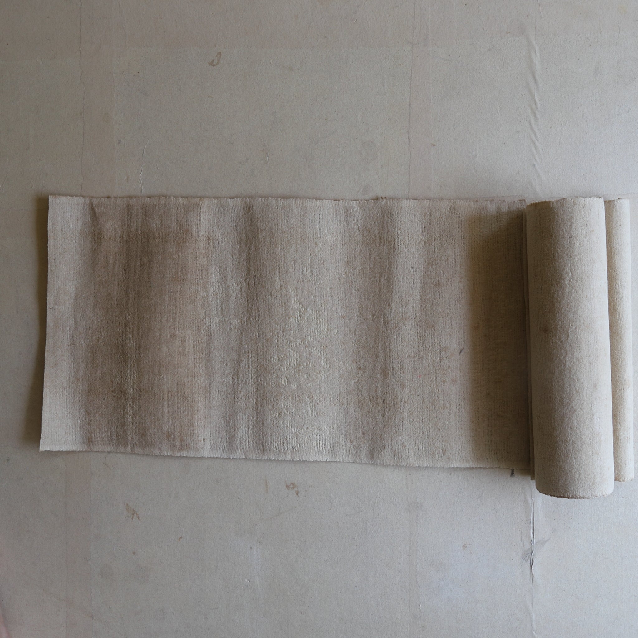 ROLLO DE MANO DE TEXTIL ANTIGUO, Período Taisho(1912–1926 d. C.)