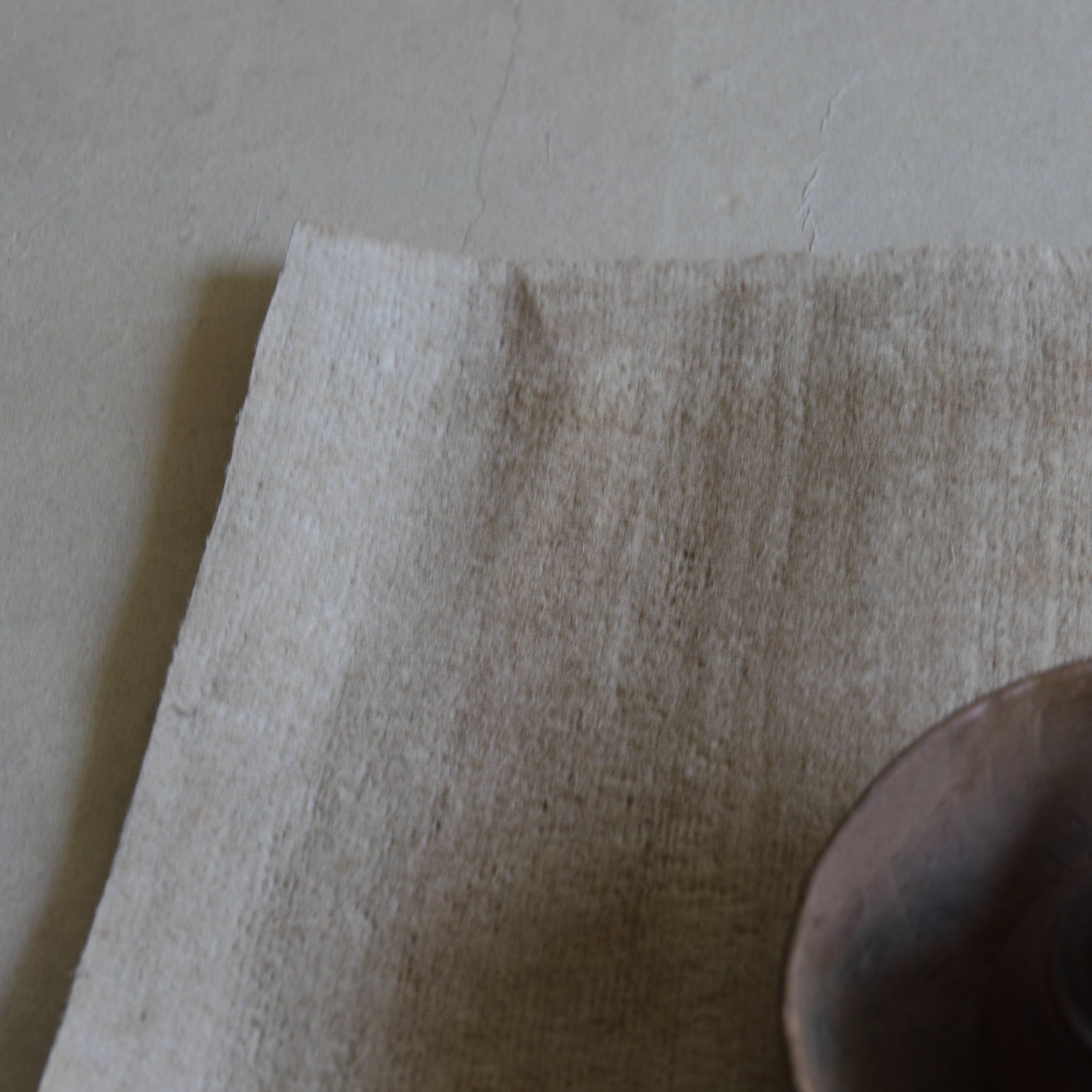 ROLLO DE MANO DE TEXTIL ANTIGUO, Período Taisho(1912–1926 d. C.)