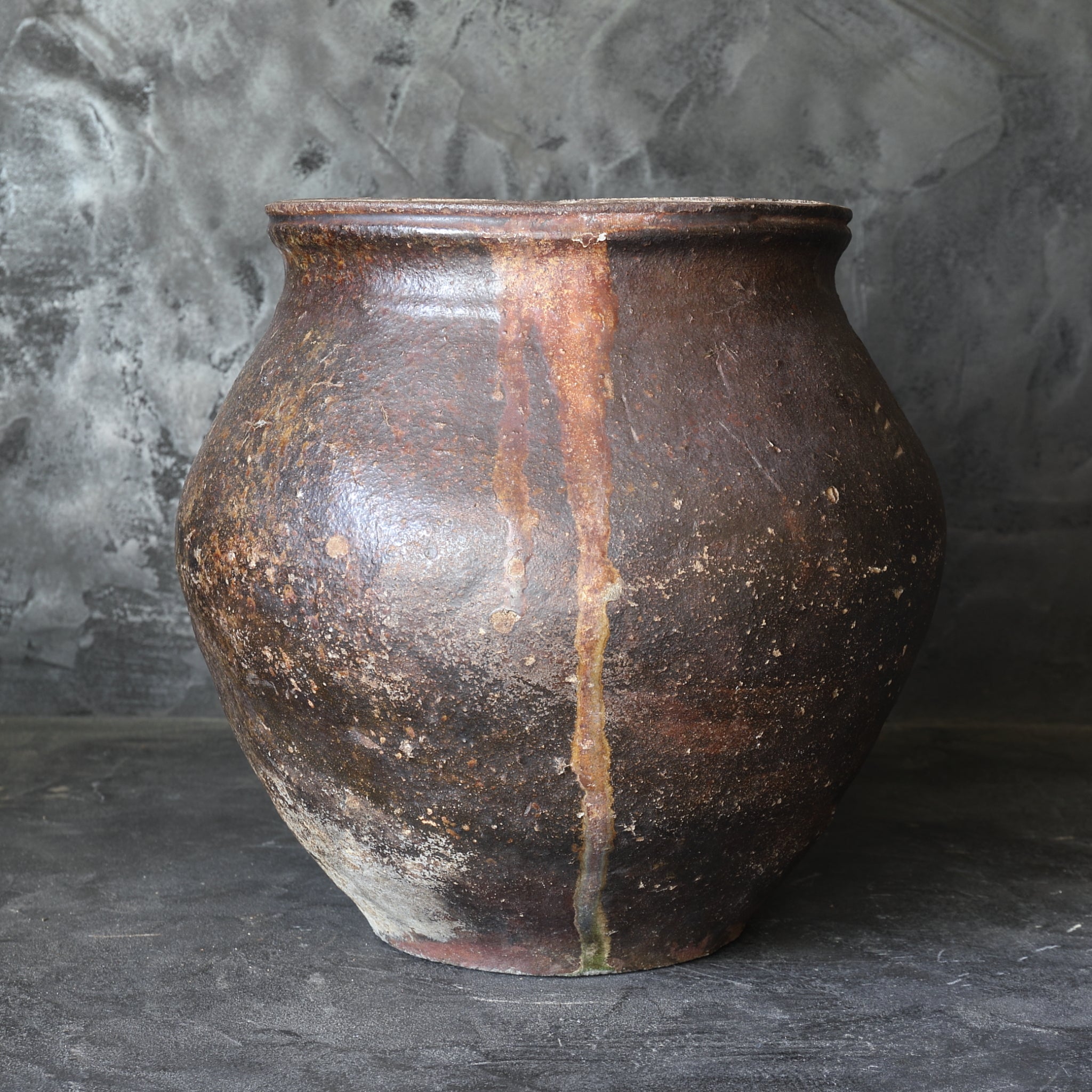 TINAJA DE BOCA ANCHA, Ko-Echizen, Período Muromachi–Azuchi-Momoyama(1336–1603 d. C.)
