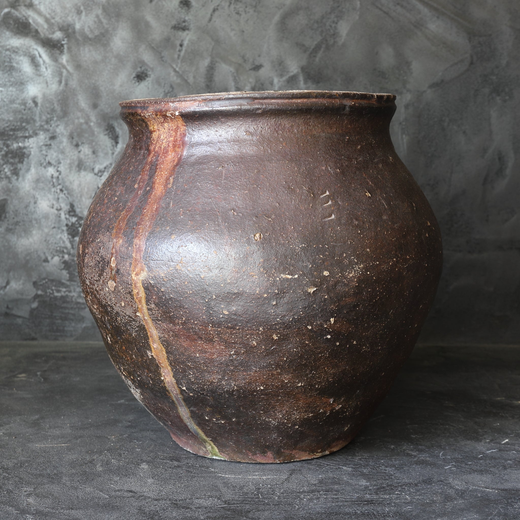TINAJA DE BOCA ANCHA, Ko-Echizen, Período Muromachi–Azuchi-Momoyama(1336–1603 d. C.)