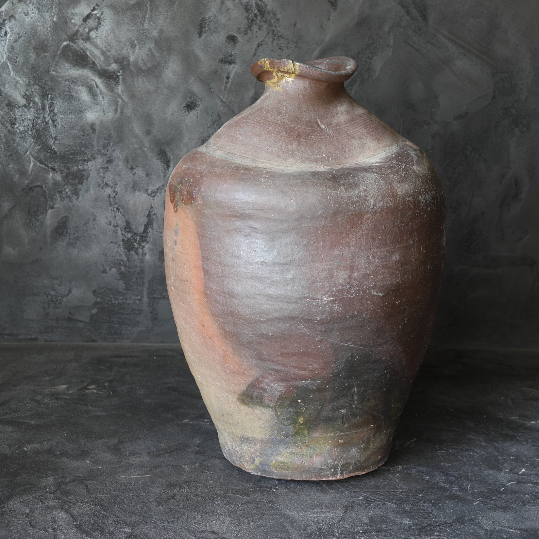 LARGE MISSHAPEN JAR, Nanban, Muromachi Period(1336–1573CE)