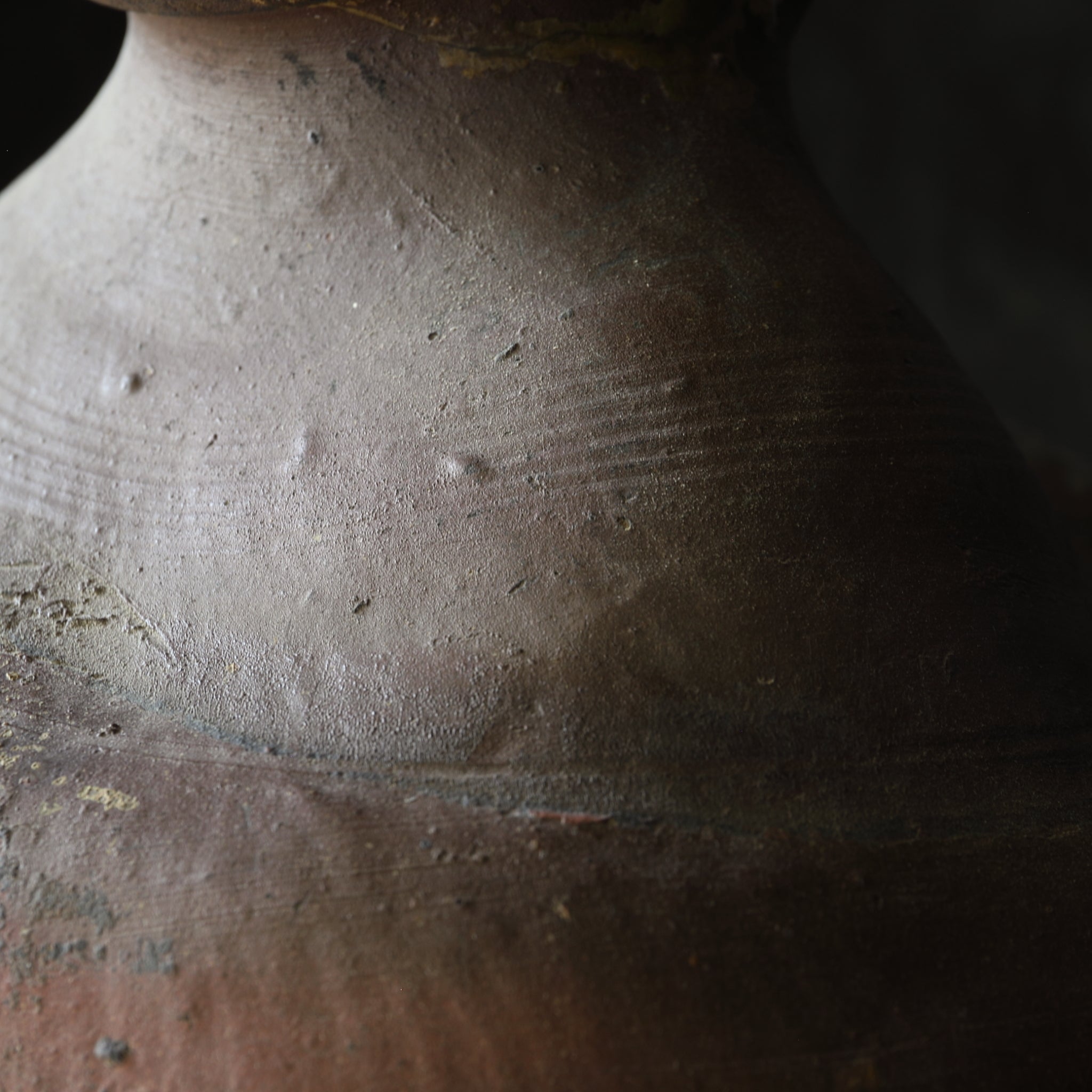 LARGE MISSHAPEN JAR, Nanban, Muromachi Period(1336–1573CE)
