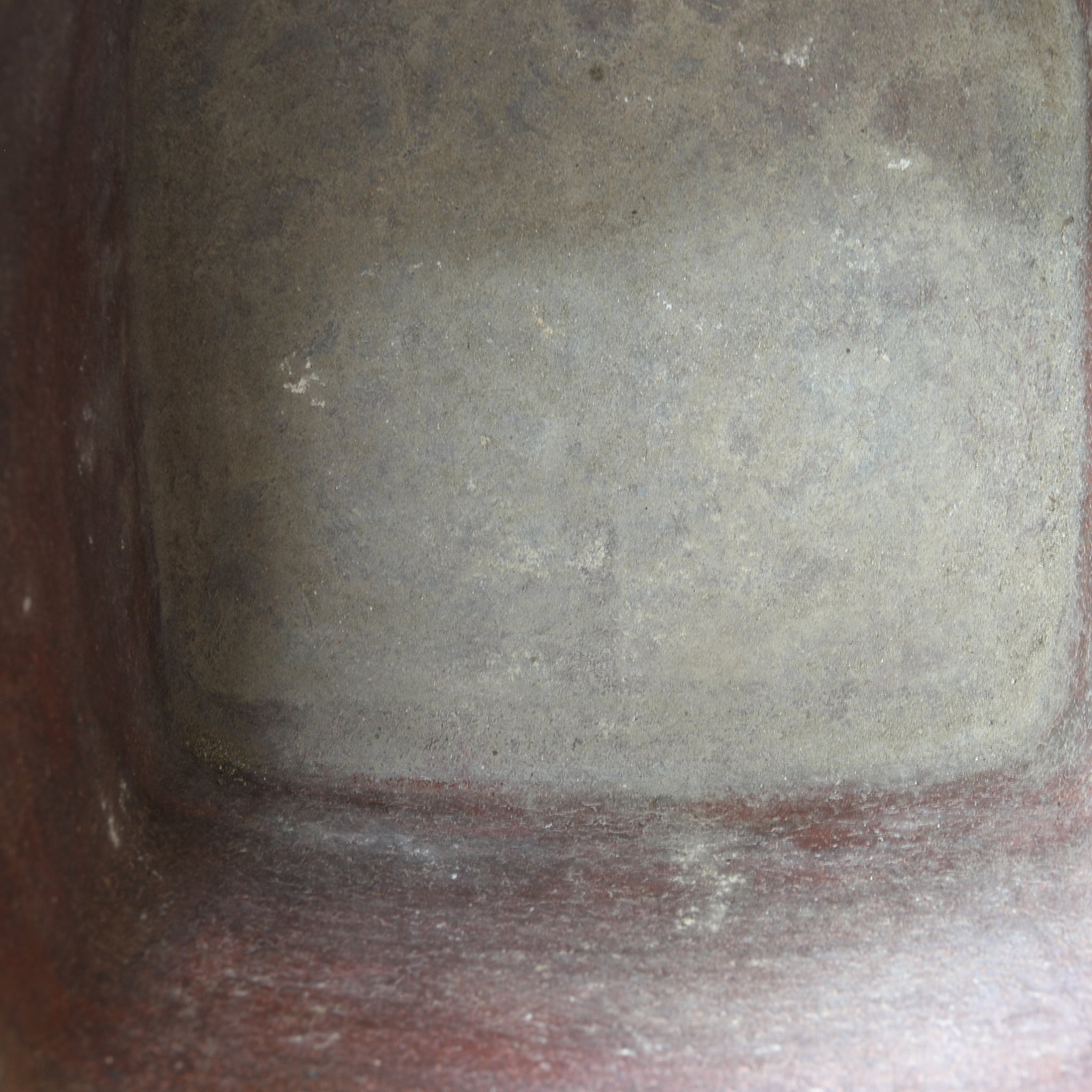 BRASERO DE CARBÓN, Ko-Bizen, en forma de cuadrada, Período Azuchi-Momoyama–Edo(1573–1867 d. C.)