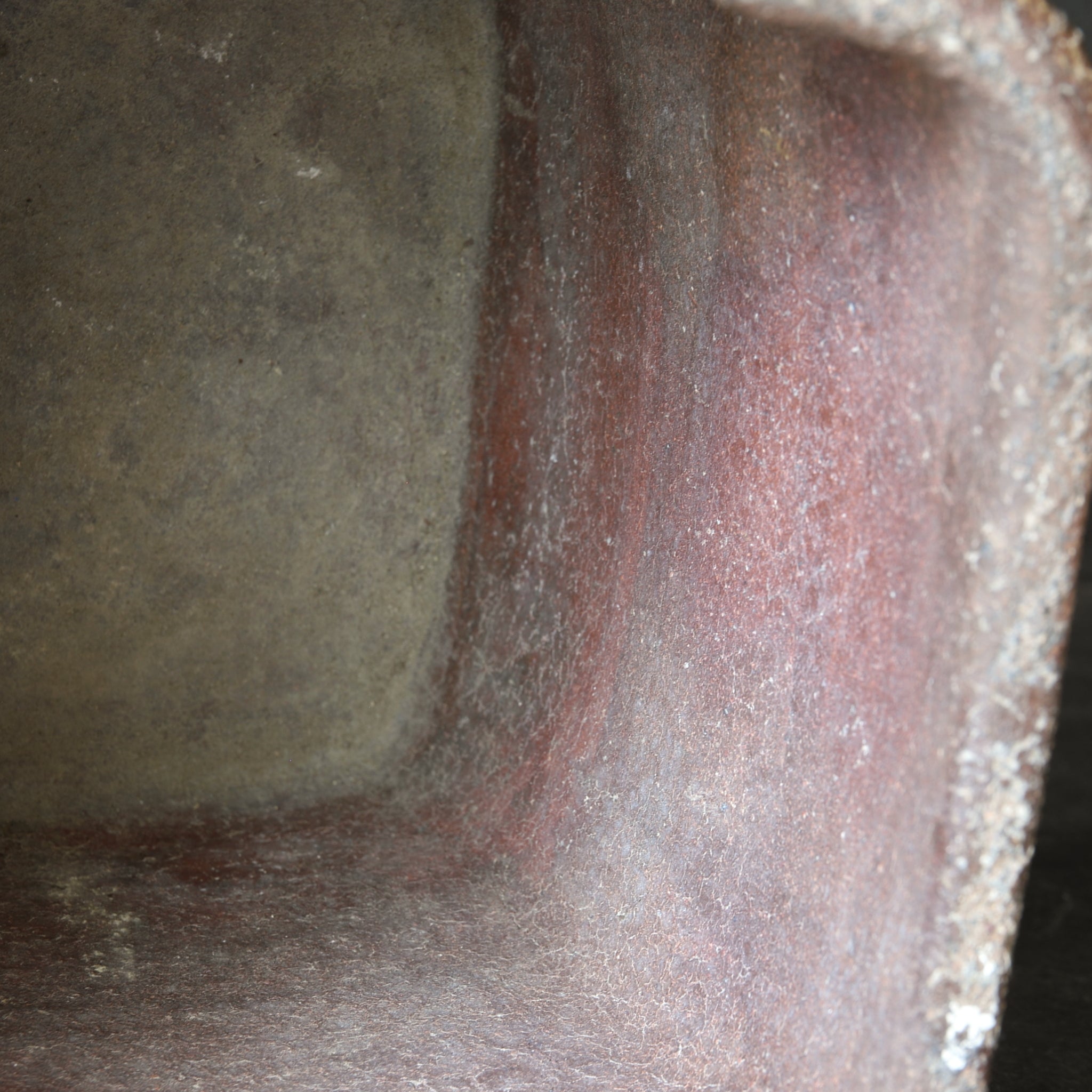BRASERO DE CARBÓN, Ko-Bizen, en forma de cuadrada, Período Azuchi-Momoyama–Edo(1573–1867 d. C.)