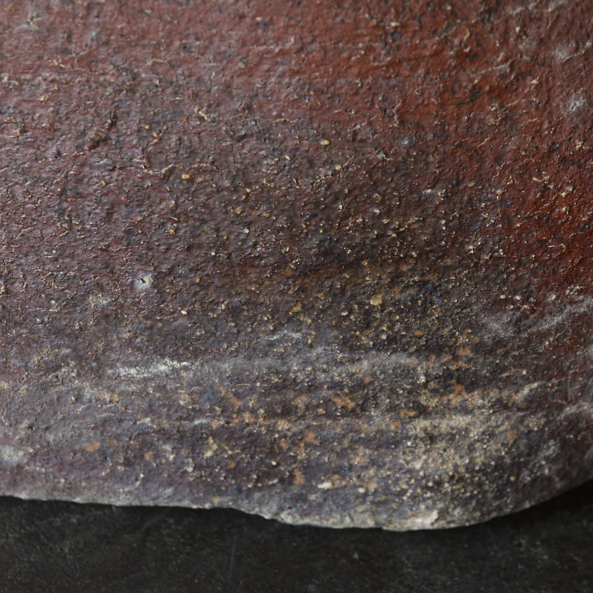 BRASERO DE CARBÓN, Ko-Bizen, en forma de cuadrada, Período Azuchi-Momoyama–Edo(1573–1867 d. C.)