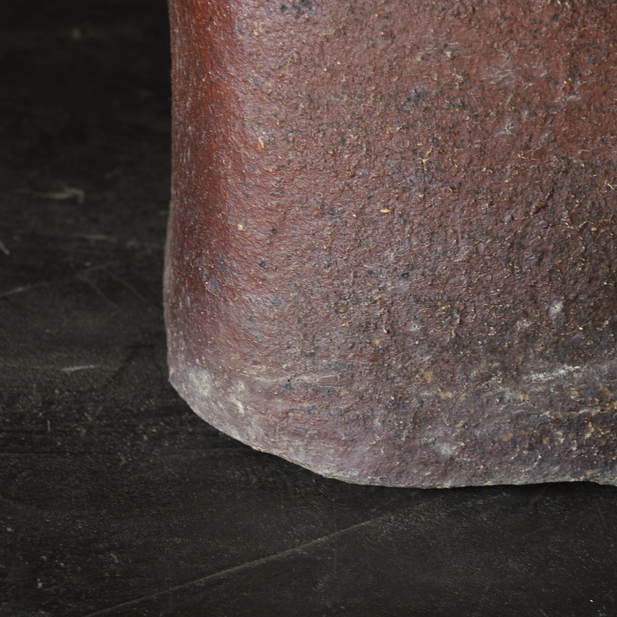 BRASERO DE CARBÓN, Ko-Bizen, en forma de cuadrada, Período Azuchi-Momoyama–Edo(1573–1867 d. C.)