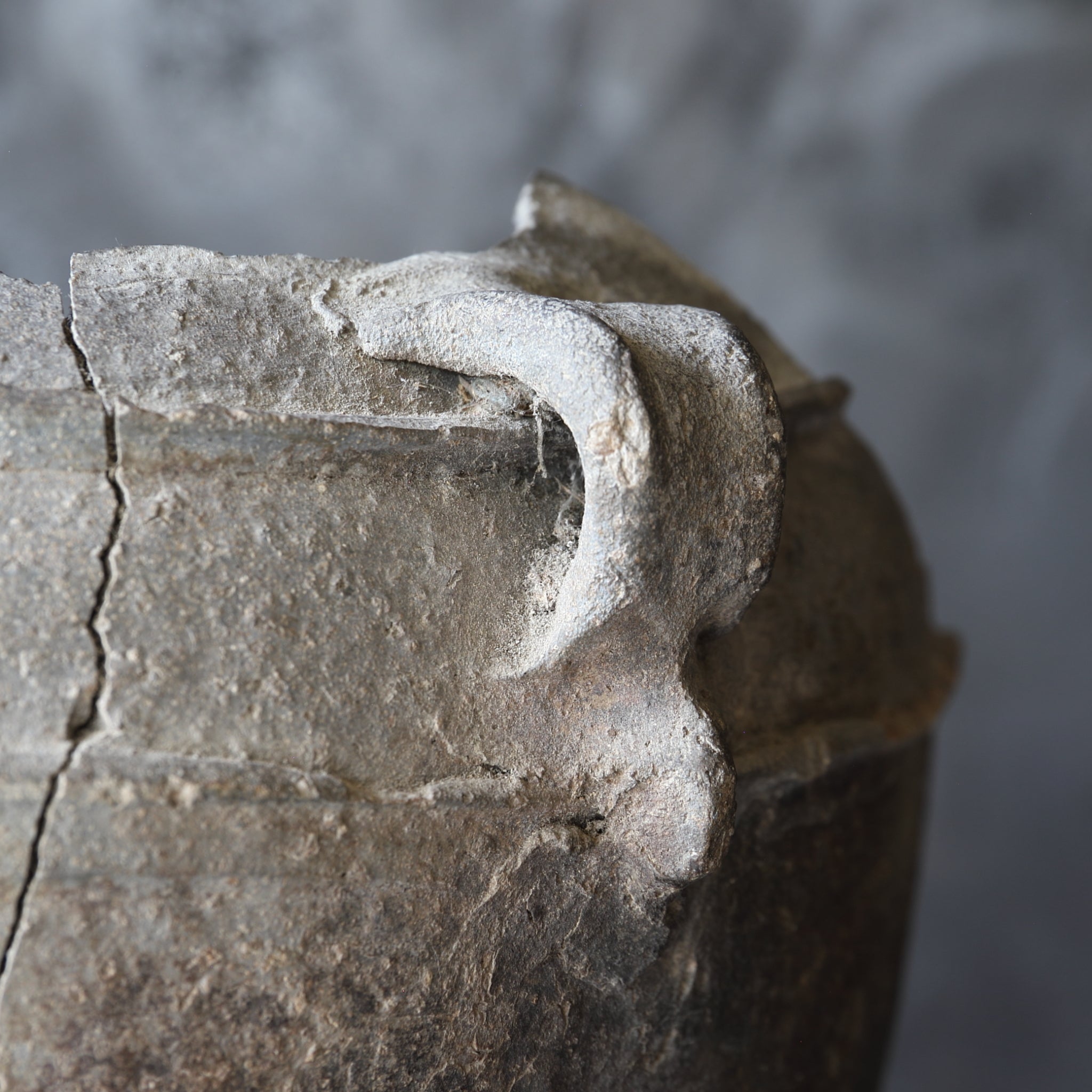 TINAJA DE TRES LÍNEAS, Sanage(fragmento), Período Heian(794–1185 d. C.)