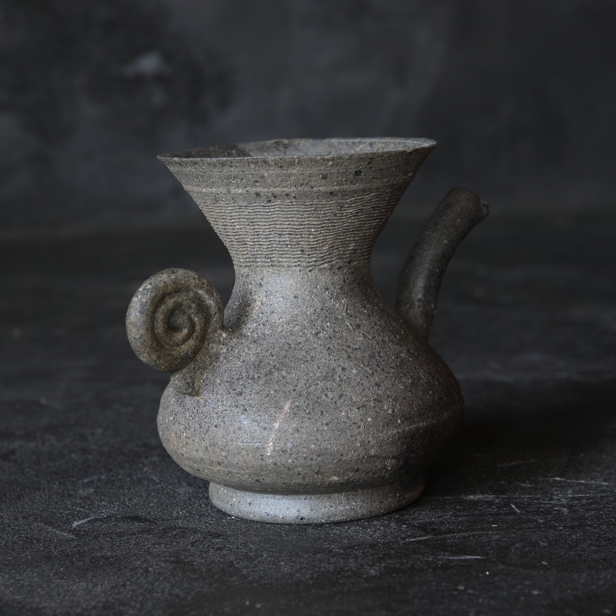 HENKELKRUG-FÖRMIGES STEINGUT, Silla-Keramik, Silla-Zeit(668–900 n. Chr.)