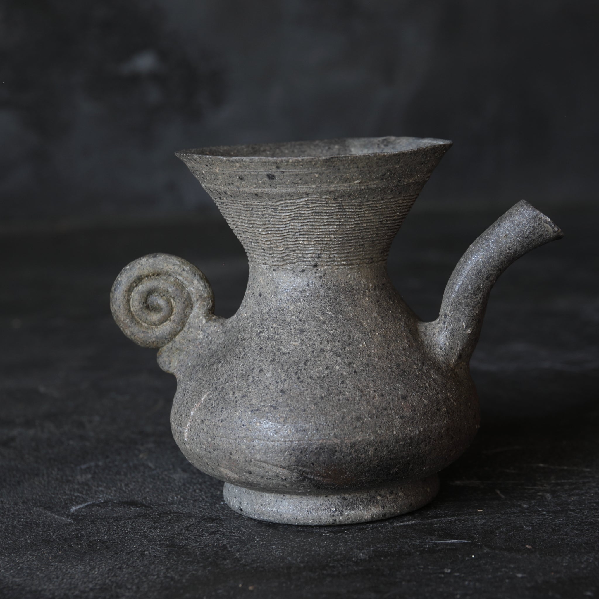 HENKELKRUG-FÖRMIGES STEINGUT, Silla-Keramik, Silla-Zeit(668–900 n. Chr.)