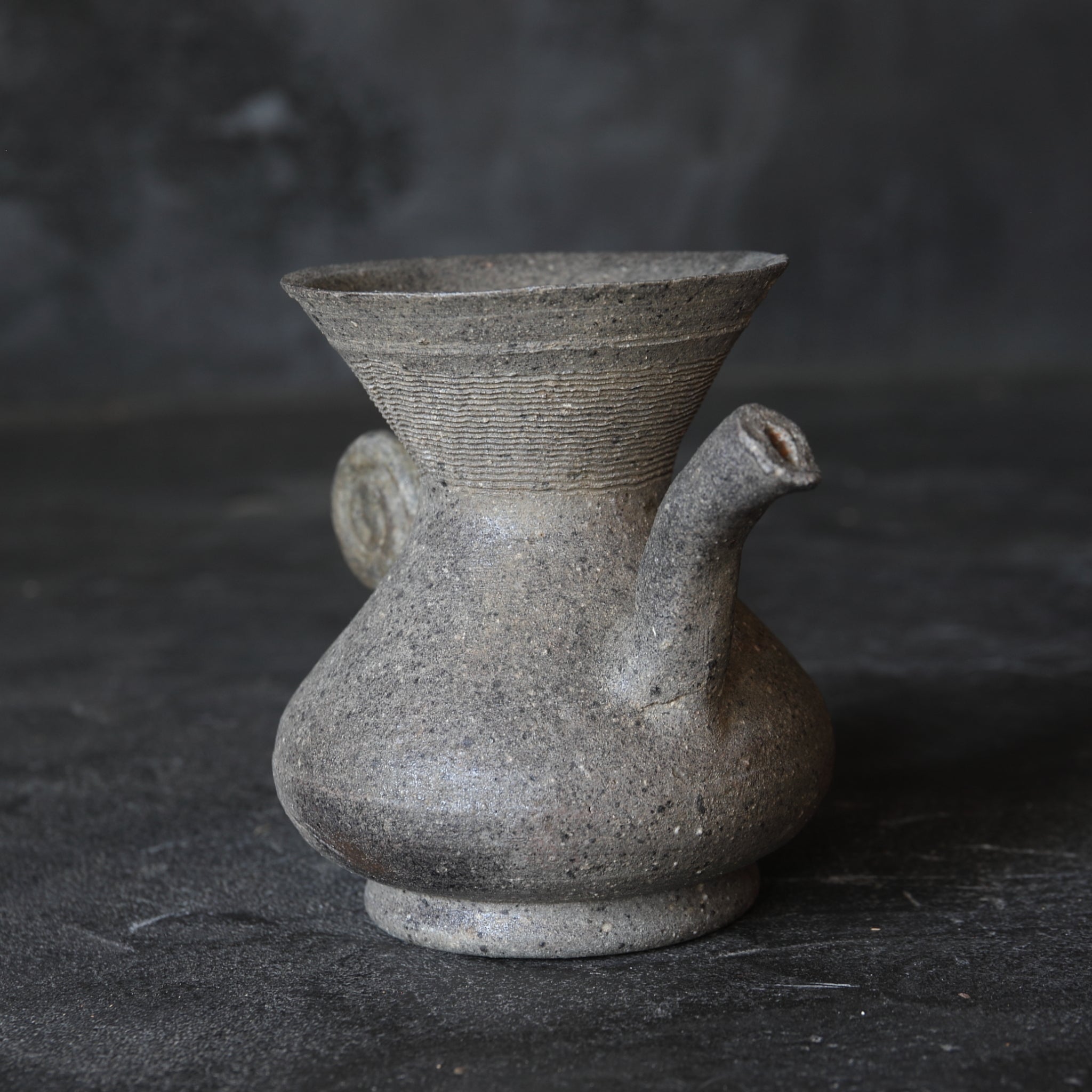 HENKELKRUG-FÖRMIGES STEINGUT, Silla-Keramik, Silla-Zeit(668–900 n. Chr.)