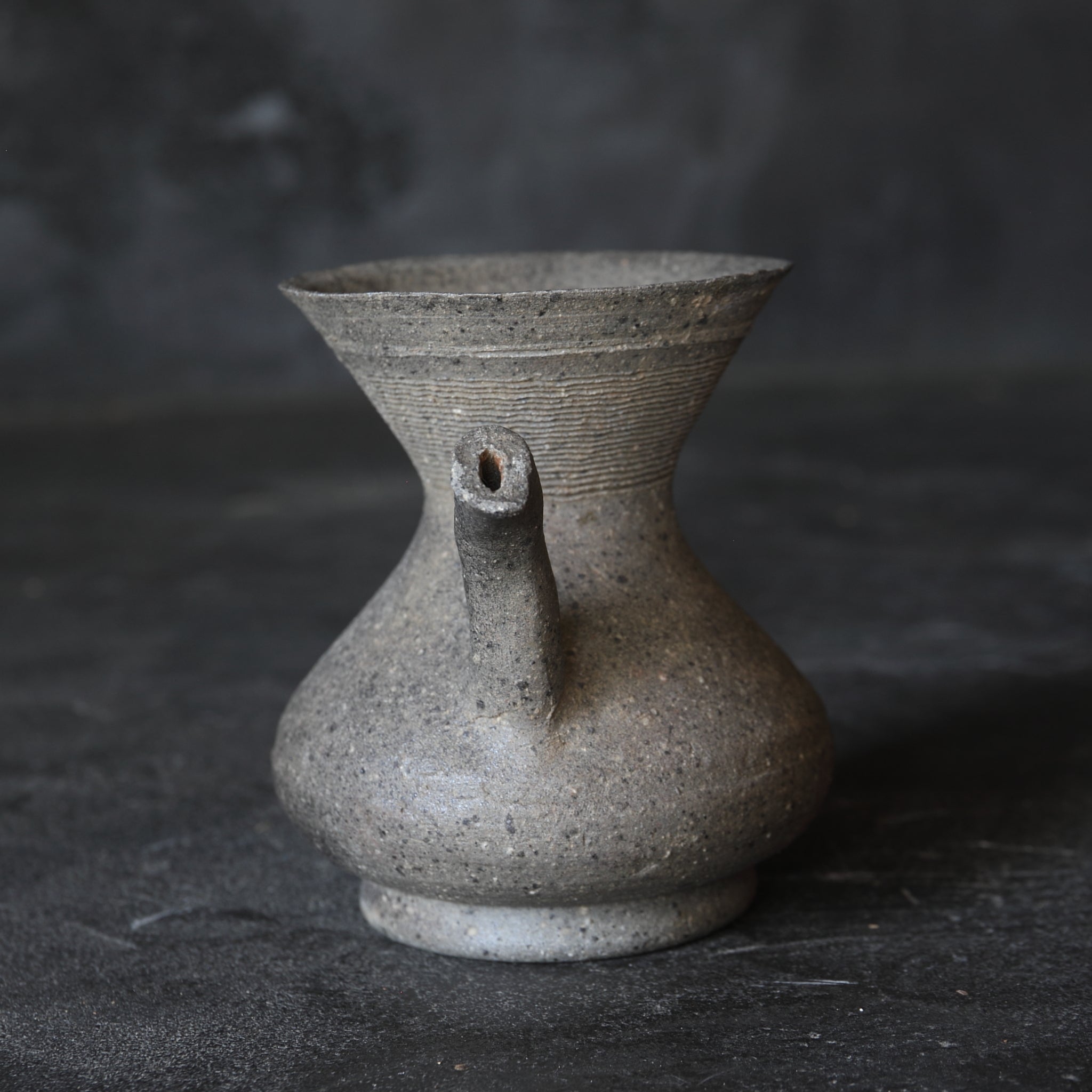 HENKELKRUG-FÖRMIGES STEINGUT, Silla-Keramik, Silla-Zeit(668–900 n. Chr.)