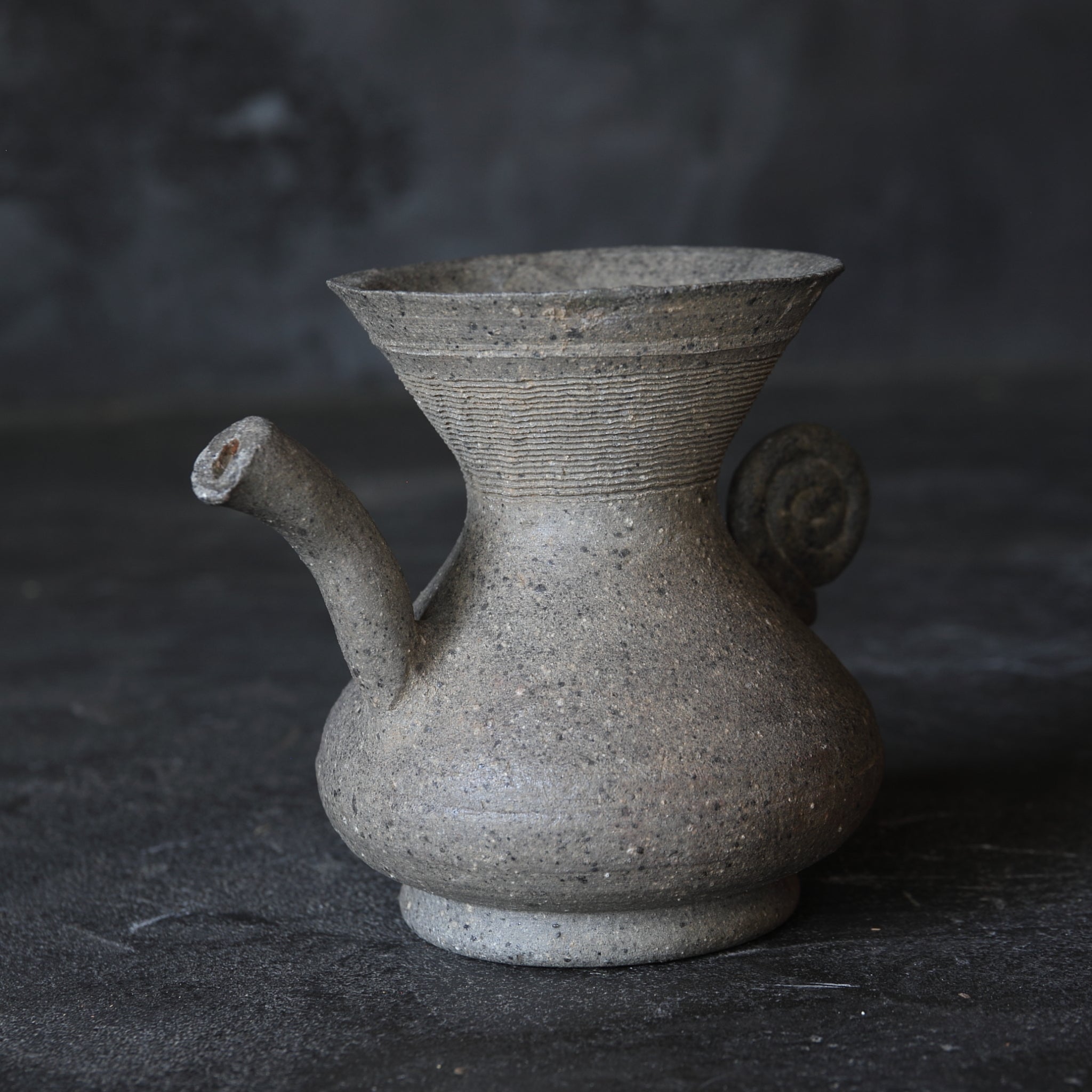 HENKELKRUG-FÖRMIGES STEINGUT, Silla-Keramik, Silla-Zeit(668–900 n. Chr.)