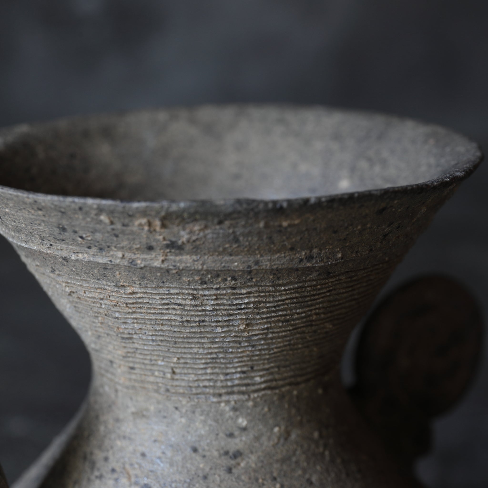 HENKELKRUG-FÖRMIGES STEINGUT, Silla-Keramik, Silla-Zeit(668–900 n. Chr.)