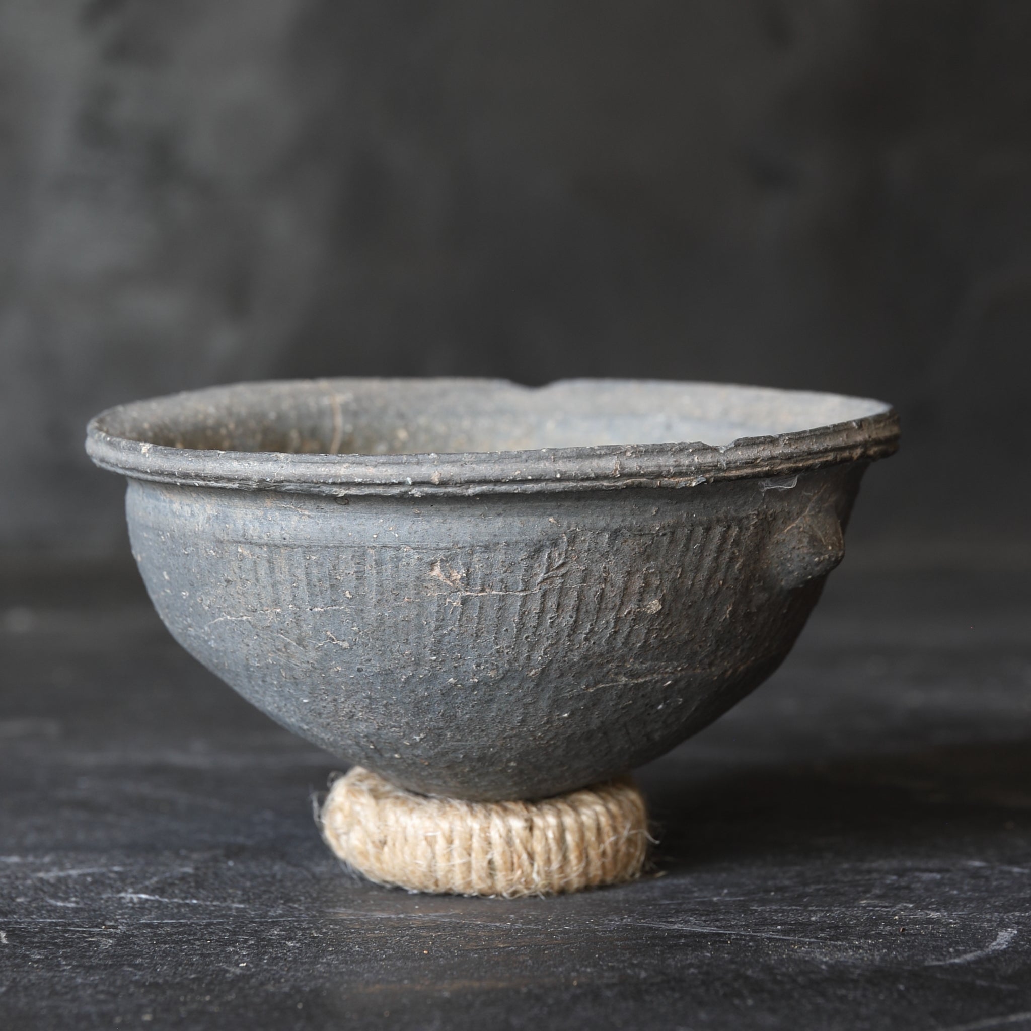 CUENCO CON DOS ASAS, Cerámica Sue, con base anular, Período Nara(710–794 d. C.)