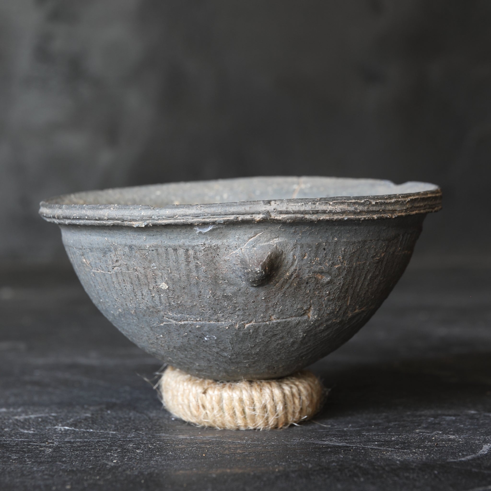 CUENCO CON DOS ASAS, Cerámica Sue, con base anular, Período Nara(710–794 d. C.)