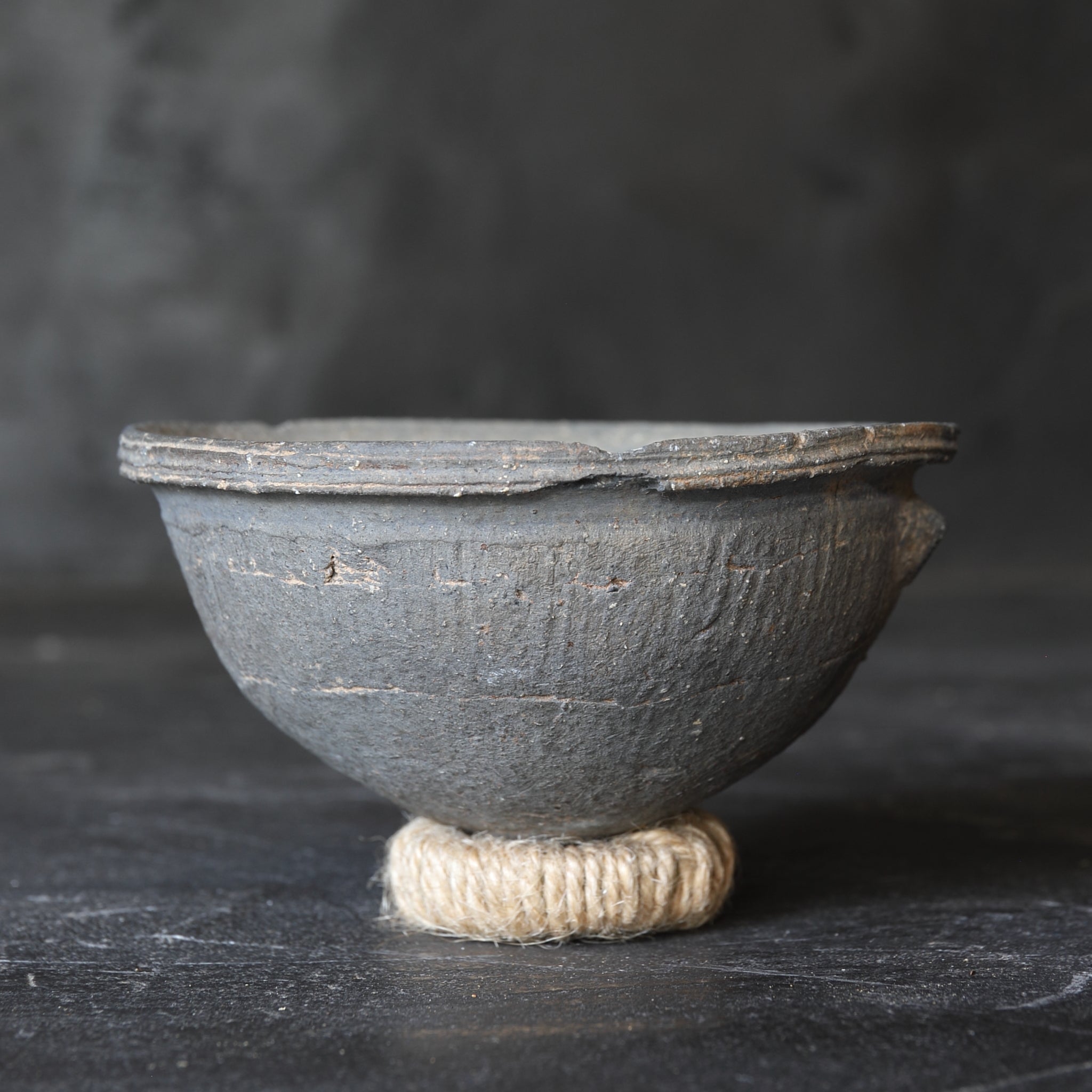 CUENCO CON DOS ASAS, Cerámica Sue, con base anular, Período Nara(710–794 d. C.)