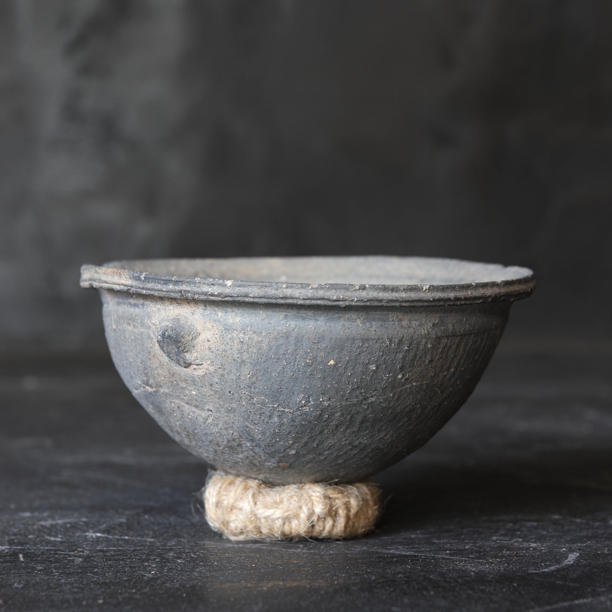 CUENCO CON DOS ASAS, Cerámica Sue, con base anular, Período Nara(710–794 d. C.)