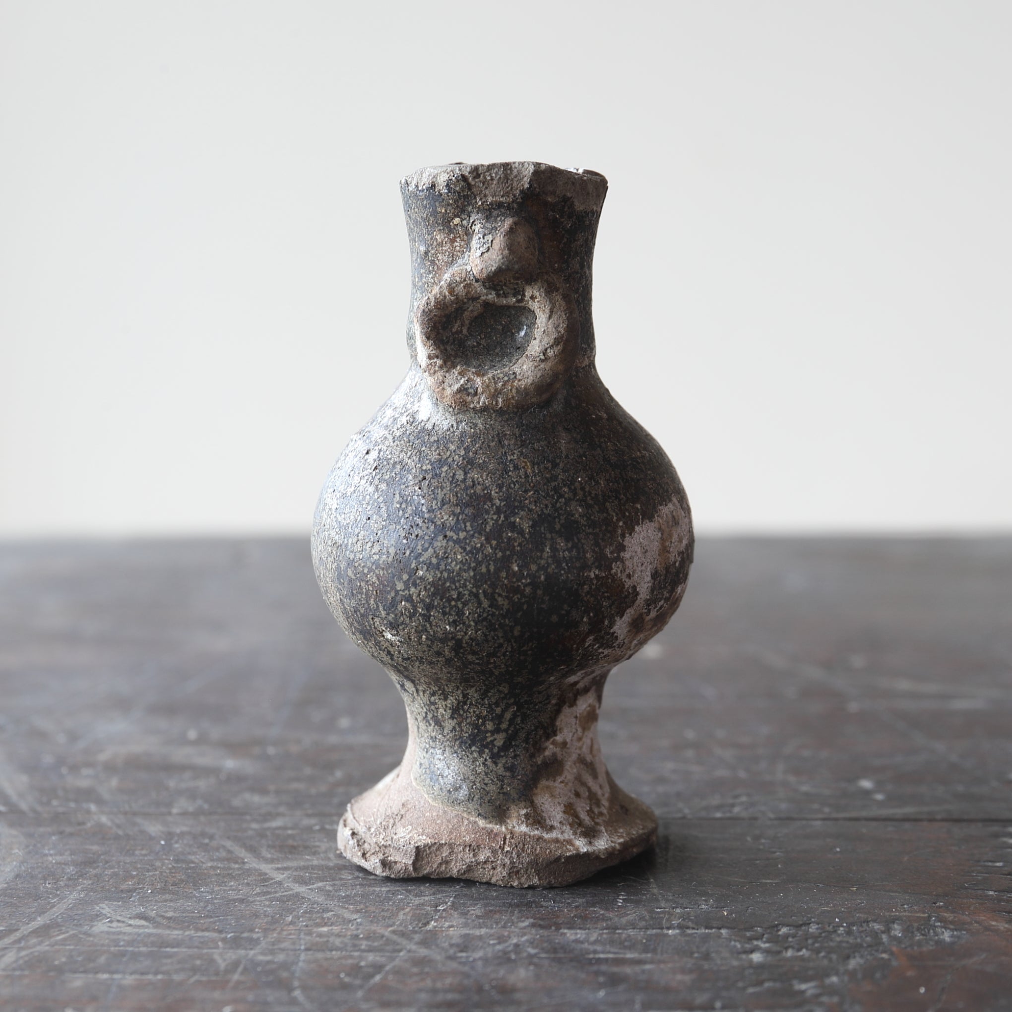 JARRÓN PARA ALTAR BUDISTA, Ko-Seto, vidriado de hierro, Período Kamakura(1185–1333 d. C.)