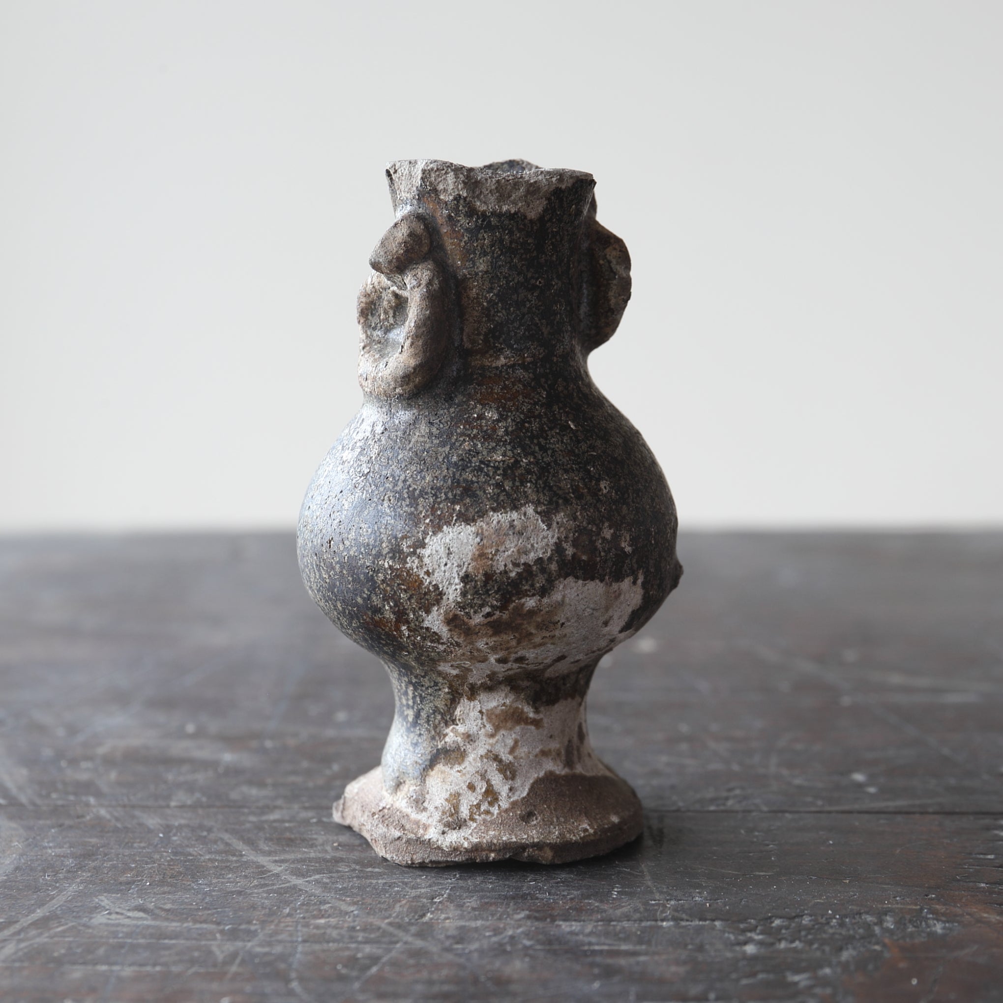 JARRÓN PARA ALTAR BUDISTA, Ko-Seto, vidriado de hierro, Período Kamakura(1185–1333 d. C.)