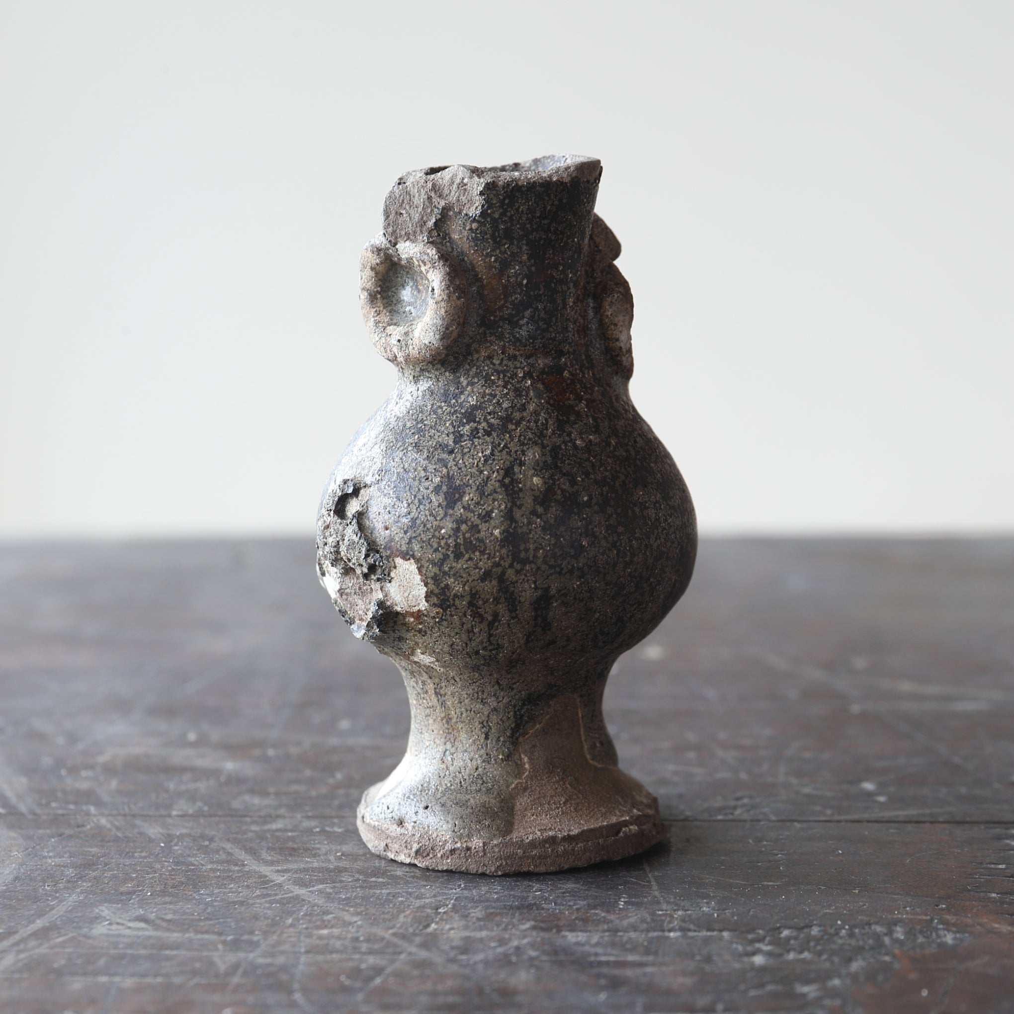 JARRÓN PARA ALTAR BUDISTA, Ko-Seto, vidriado de hierro, Período Kamakura(1185–1333 d. C.)