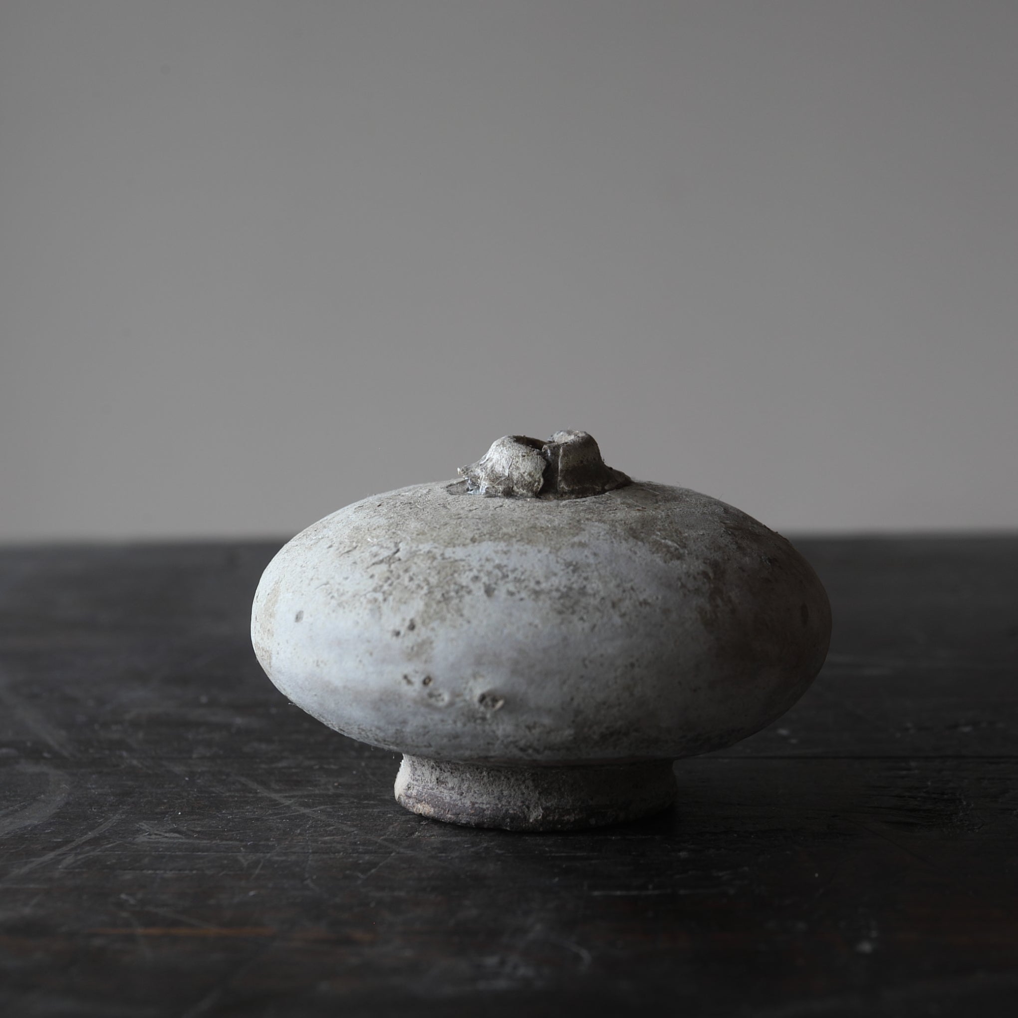 KLEINES GEFÄSS, Weiß glasiert, Khmer-Dynastie, Mittelalter(12.–16. Jahrhundert)