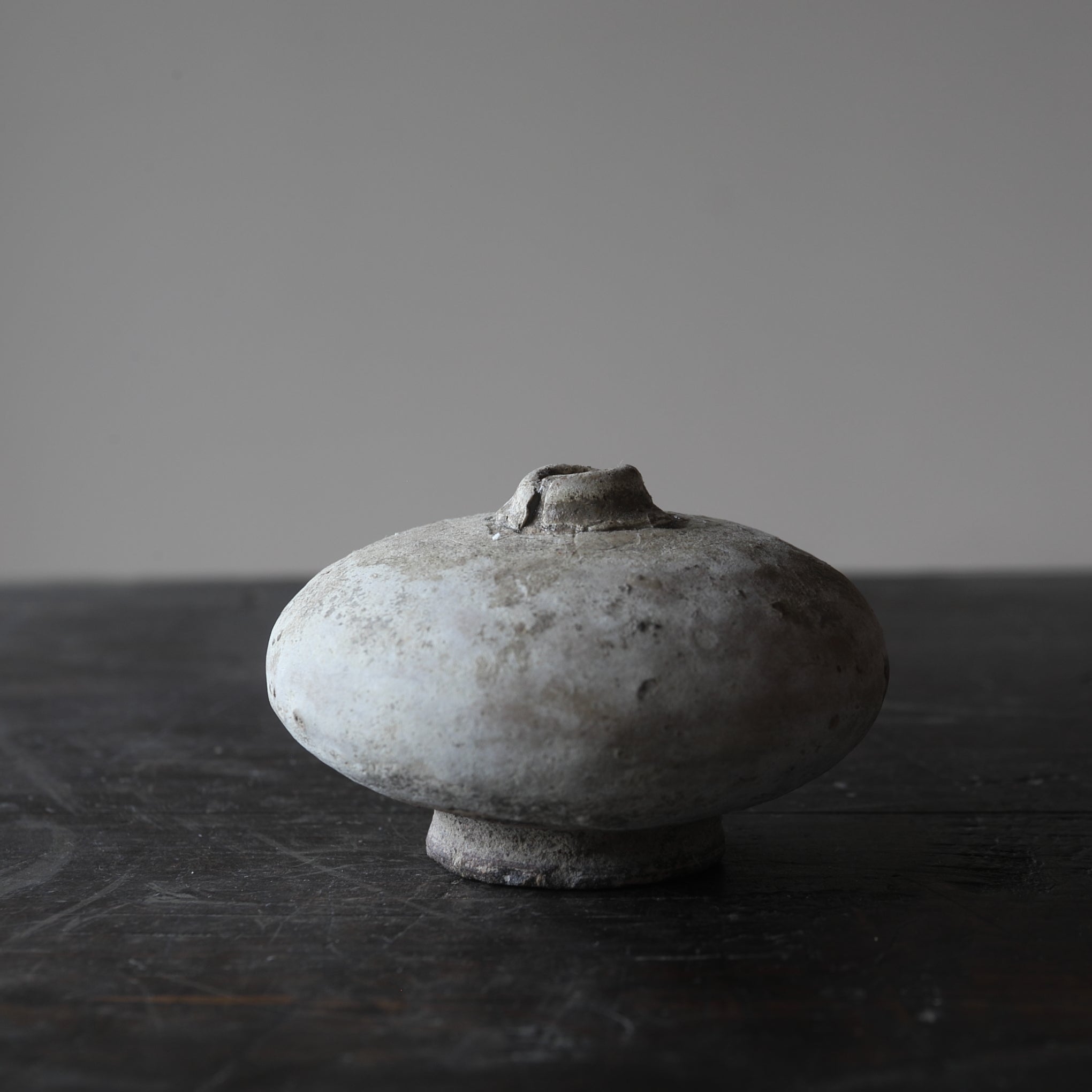 KLEINES GEFÄSS, Weiß glasiert, Khmer-Dynastie, Mittelalter(12.–16. Jahrhundert)