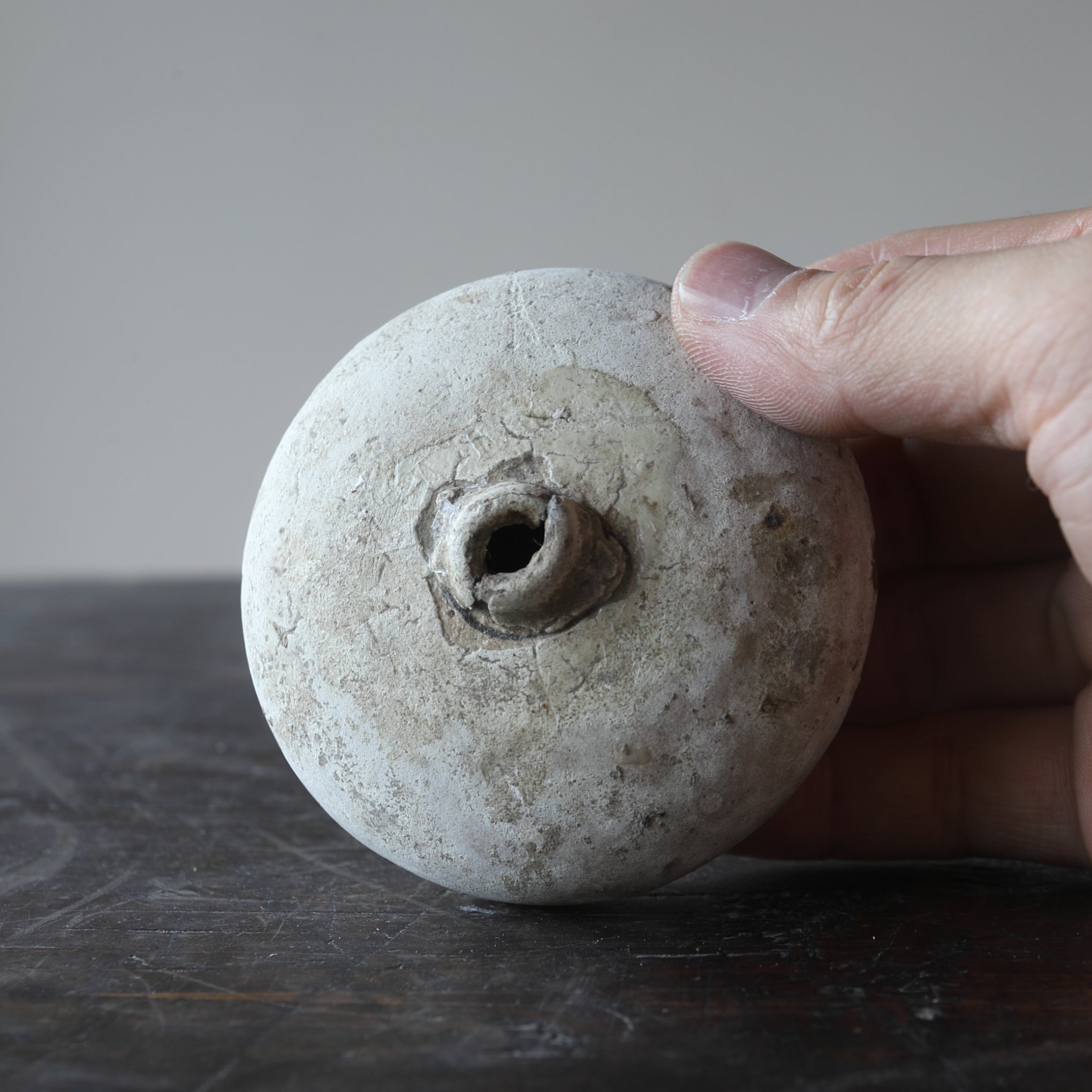 KLEINES GEFÄSS, Weiß glasiert, Khmer-Dynastie, Mittelalter(12.–16. Jahrhundert)